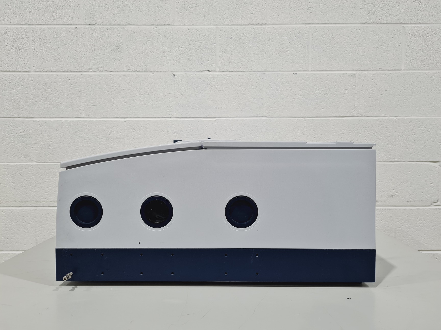 Image of Bruker Vertex 70 (FT-IR) Spectrometer Lab