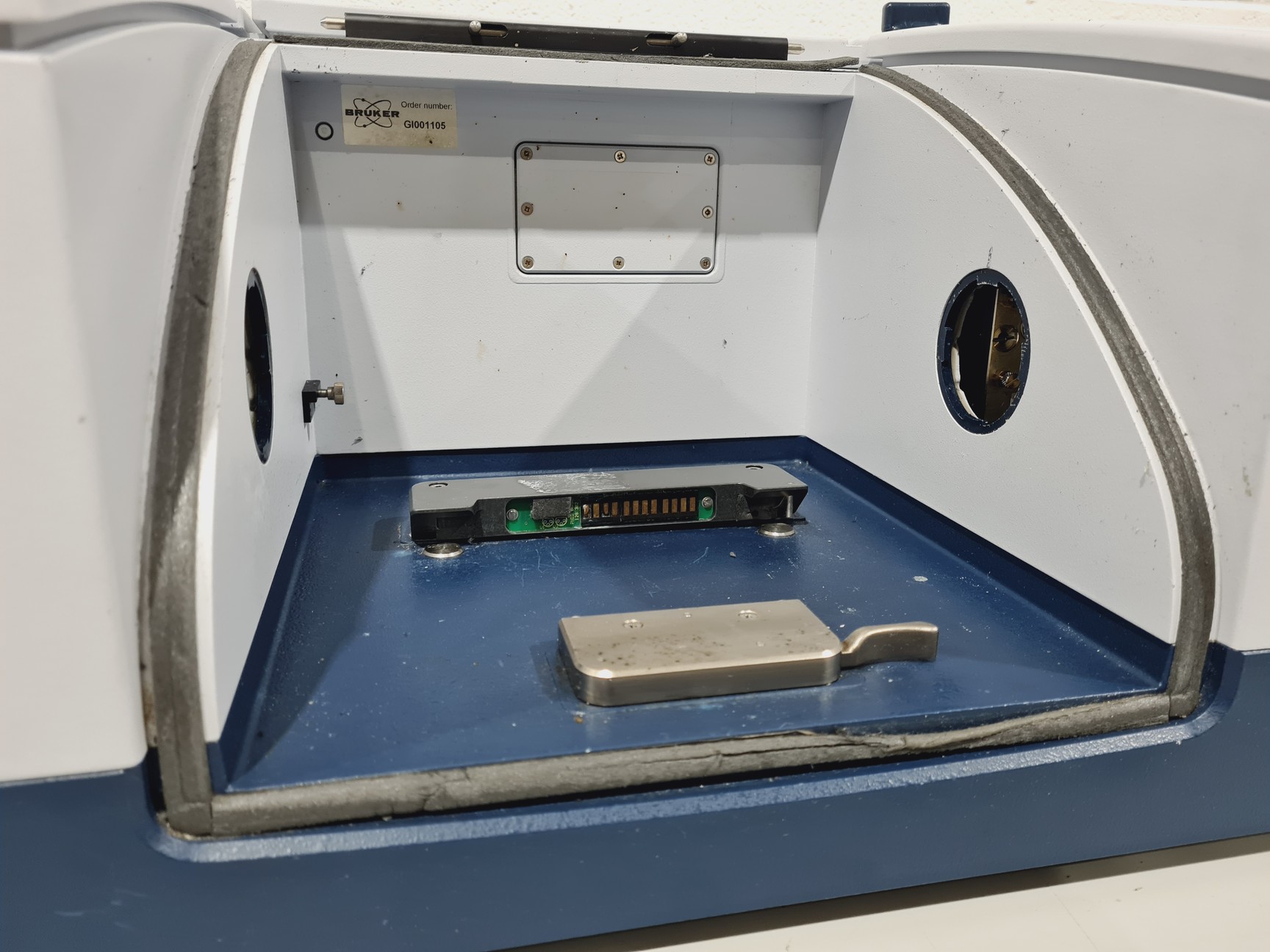 Image of Bruker Vertex 70 (FT-IR) Spectrometer Lab