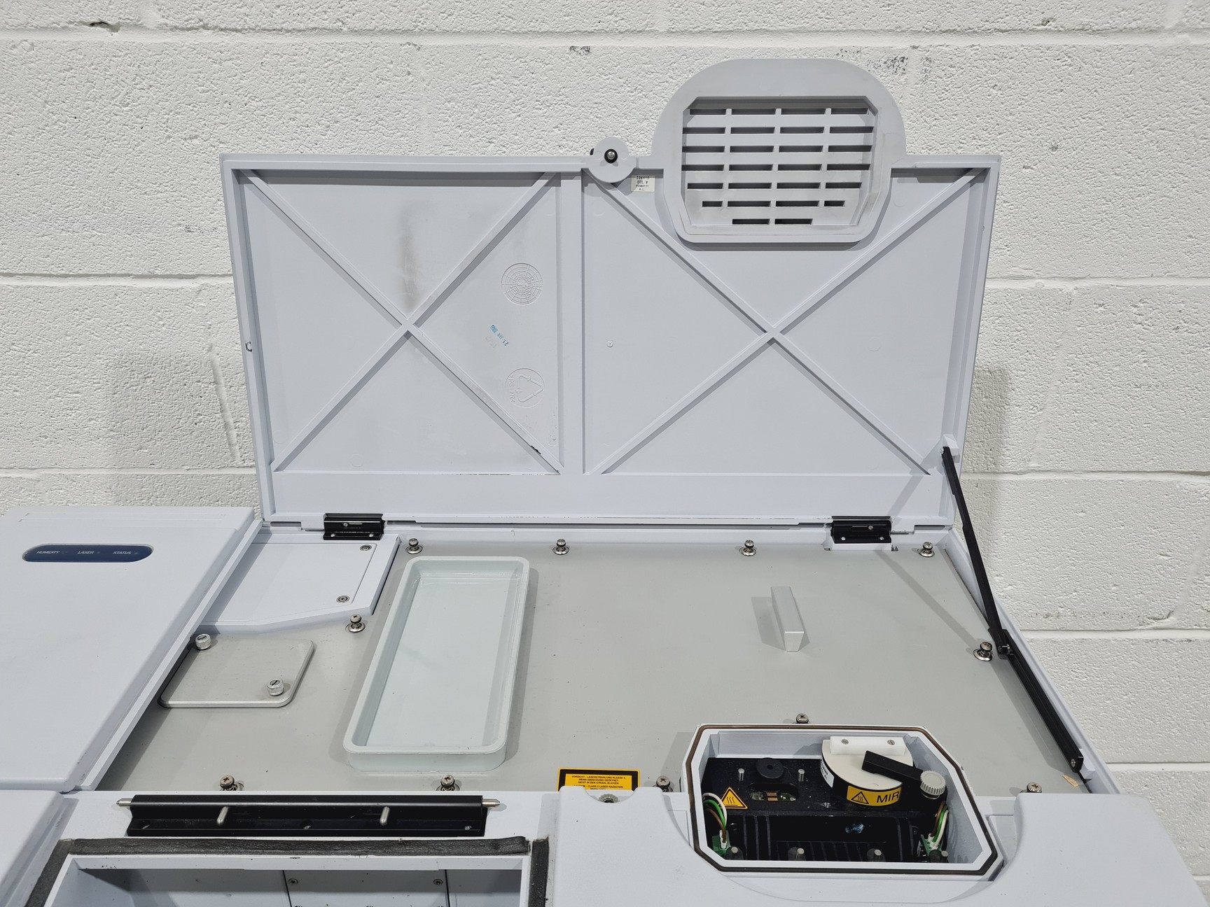Image of Bruker Vertex 70 (FT-IR) Spectrometer Lab