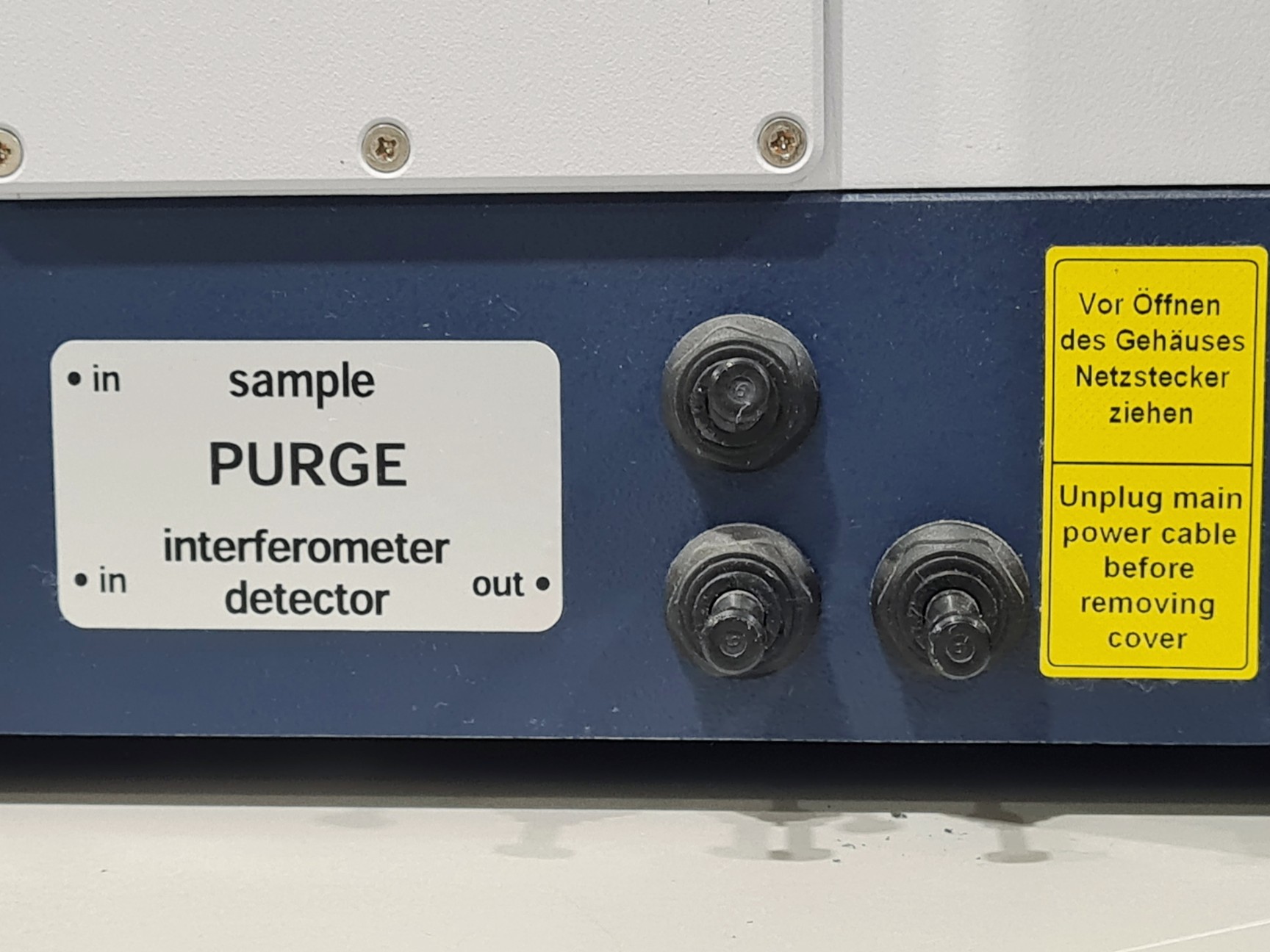 Image of Bruker Vertex 70 (FT-IR) Spectrometer Lab