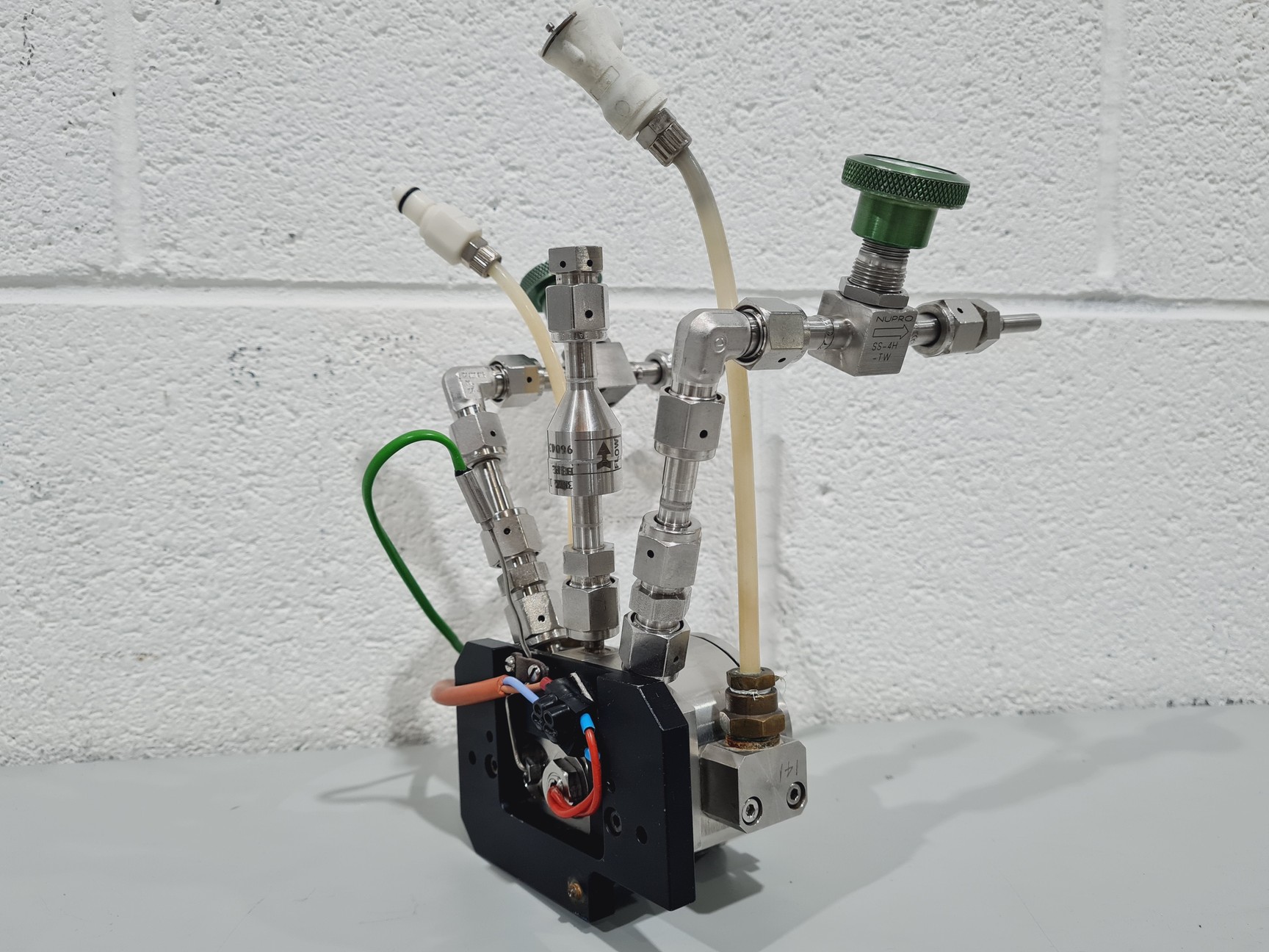 Image of Bruker Vertex 70 (FT-IR) Spectrometer Lab