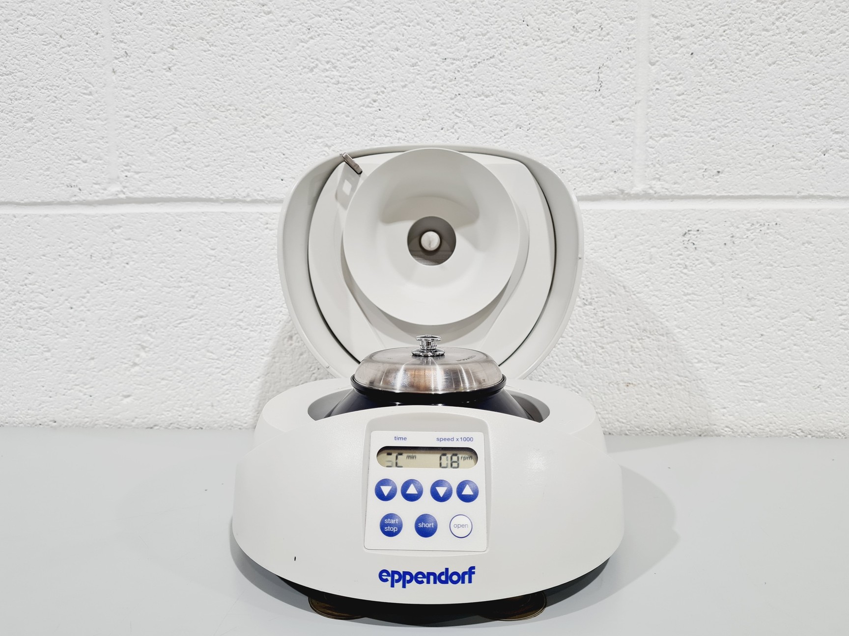 Image of Eppendorf 5452 MiniSpin Microcentrifuge 13400RPM Lab