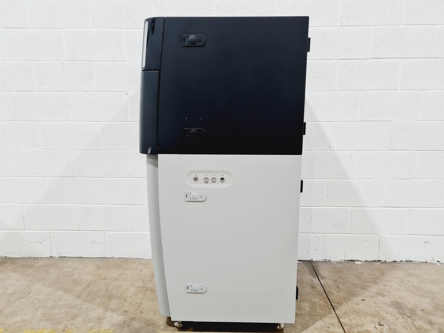 Image of PacBio Sequel II IIe Next Generation Sequencing (NGS) System lab