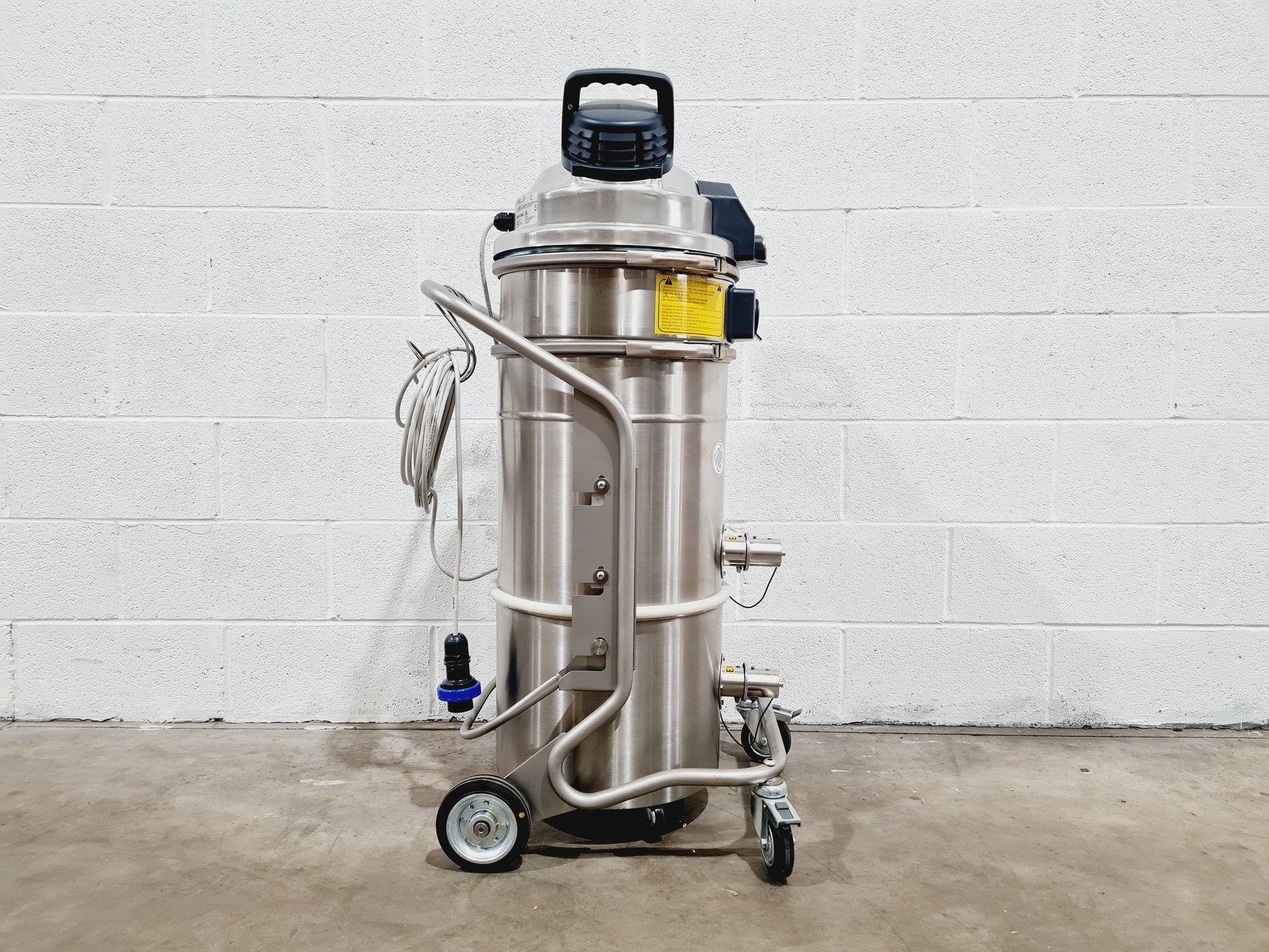 Image of Nilfisk VHS110 Z22 EXA XXX AU SBS Industrial Vacuum Cleaner W/ Accessories 2021