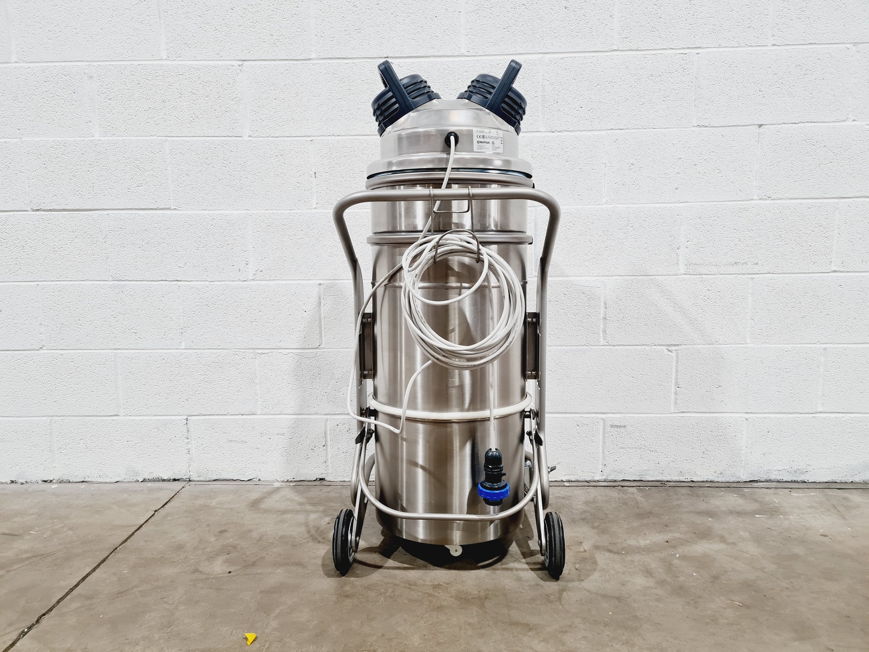 Image of Nilfisk VHS110 Z22 EXA XXX AU SBS Industrial Vacuum Cleaner W/ Accessories 2021