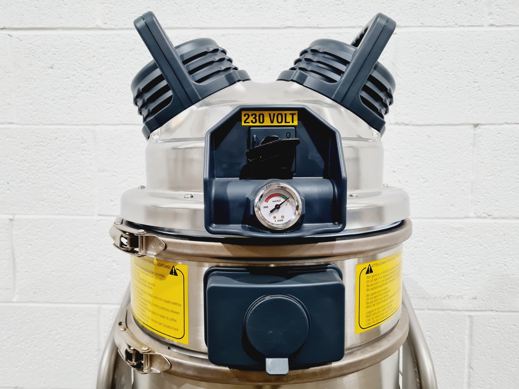 Image of Nilfisk VHS110 Z22 EXA XXX AU SBS Industrial Vacuum Cleaner W/ Accessories 2021