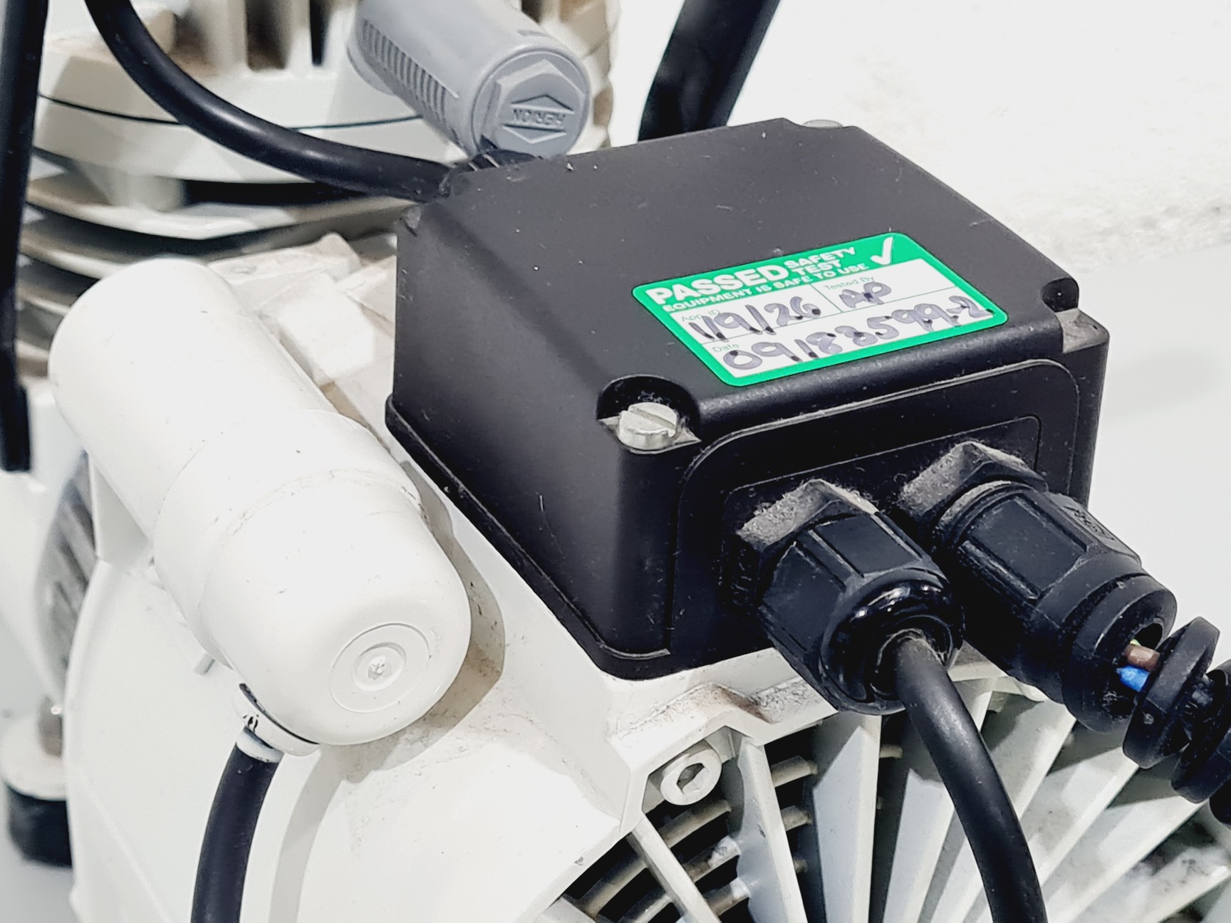 Image of KNF Portable Pump PME0438-035 Diaphragm Vacuum Pump