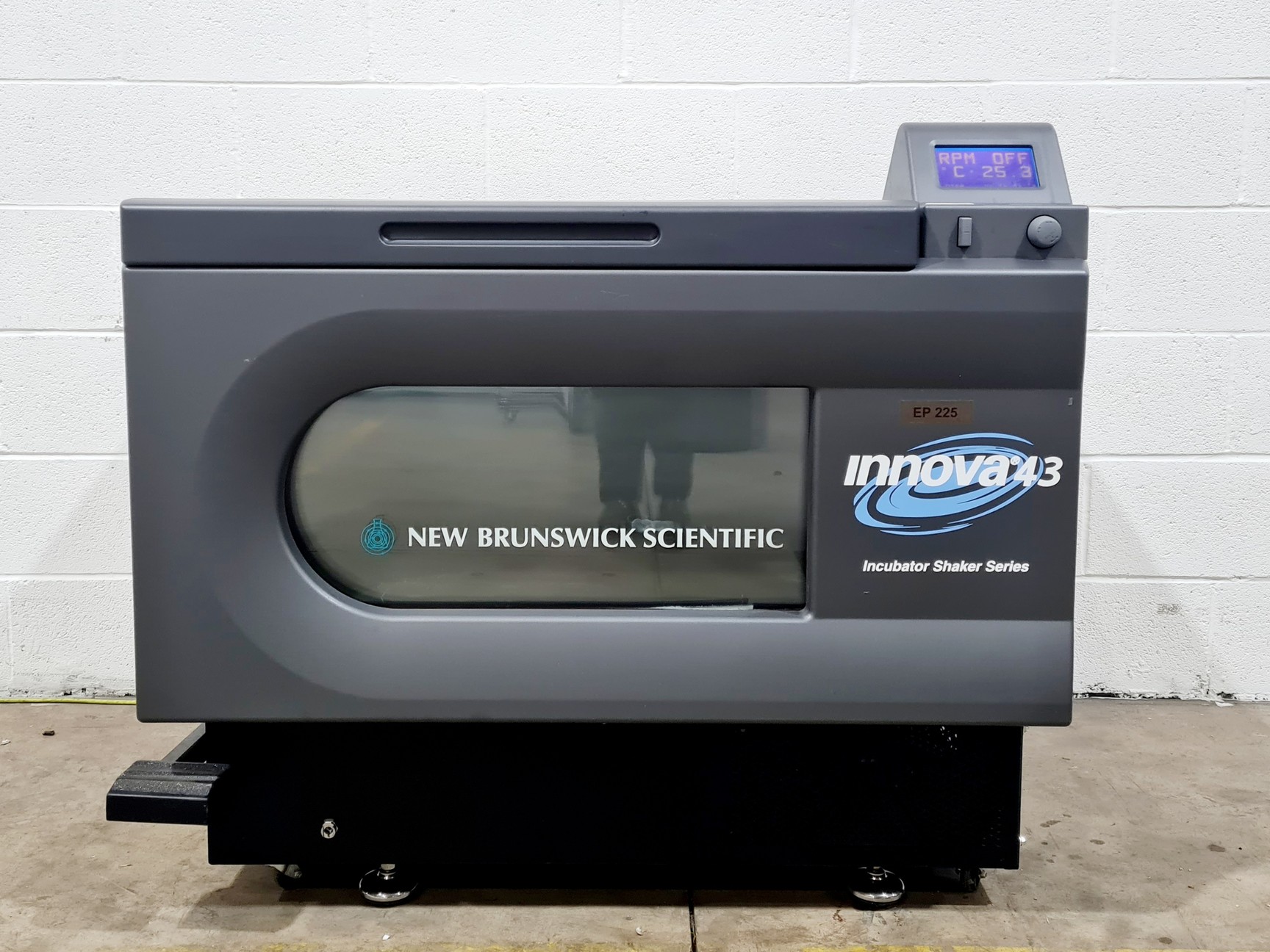 Image of New Brunswick Scientific Innova 43 Shaking Incubator Lab