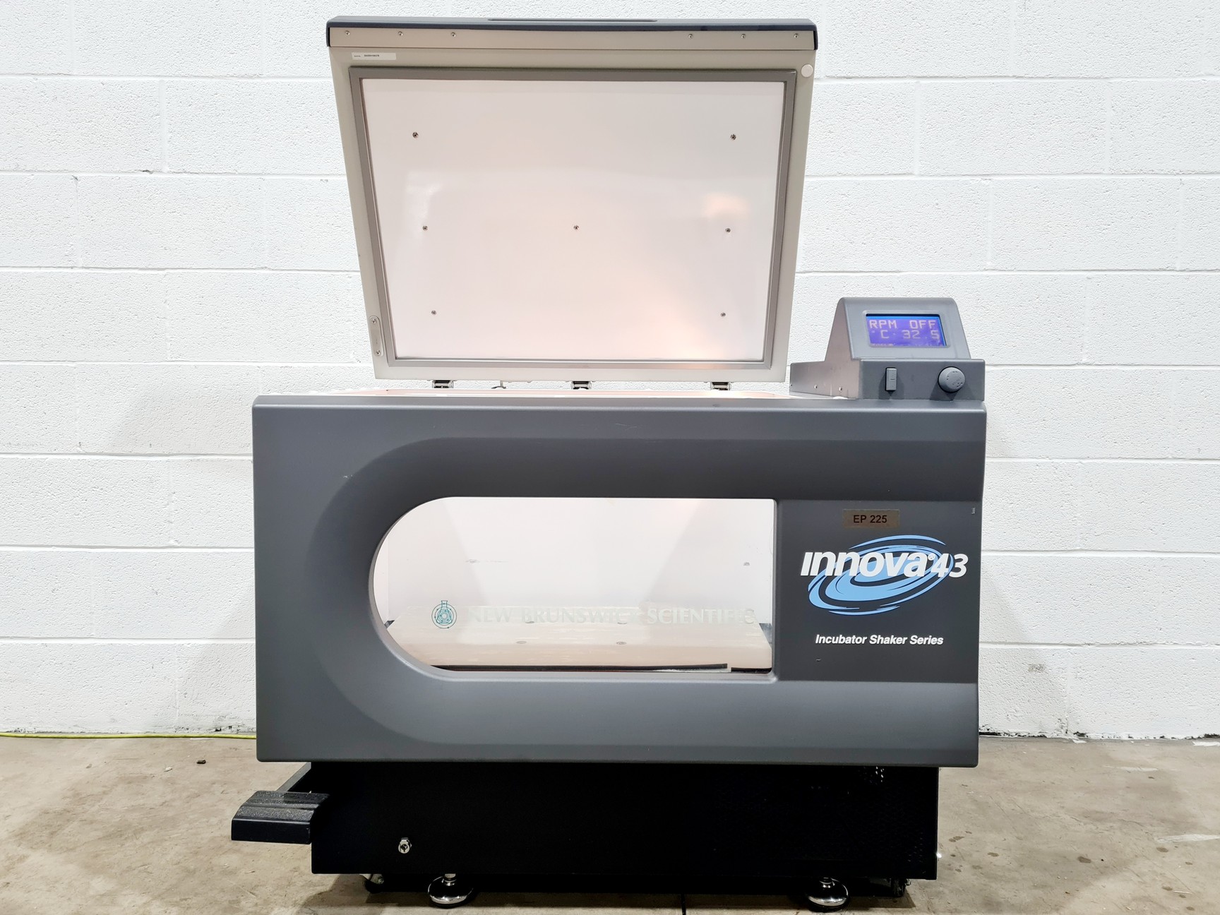 Image of New Brunswick Scientific Innova 43 Shaking Incubator Lab