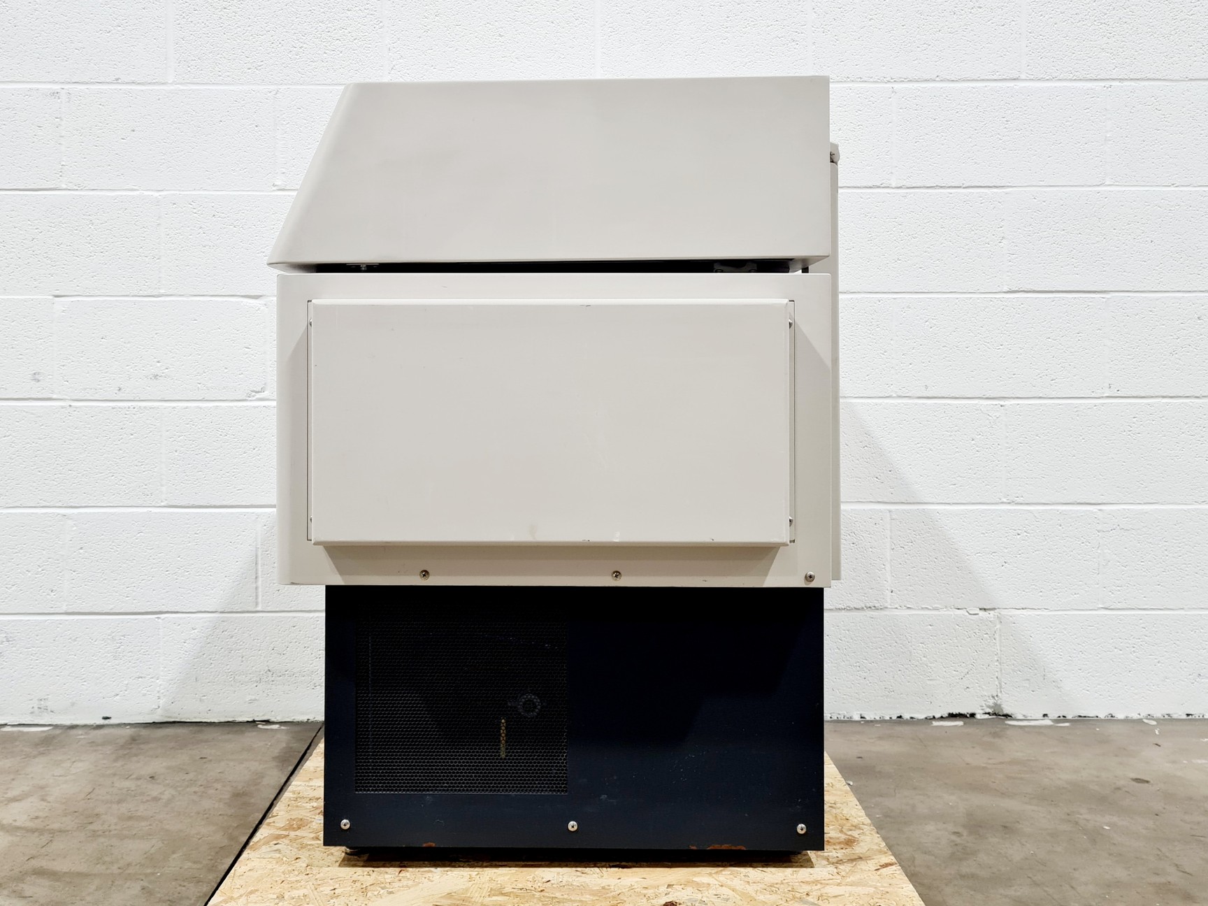 Image of New Brunswick Scientific Innova 4330 Shaking Incubator 