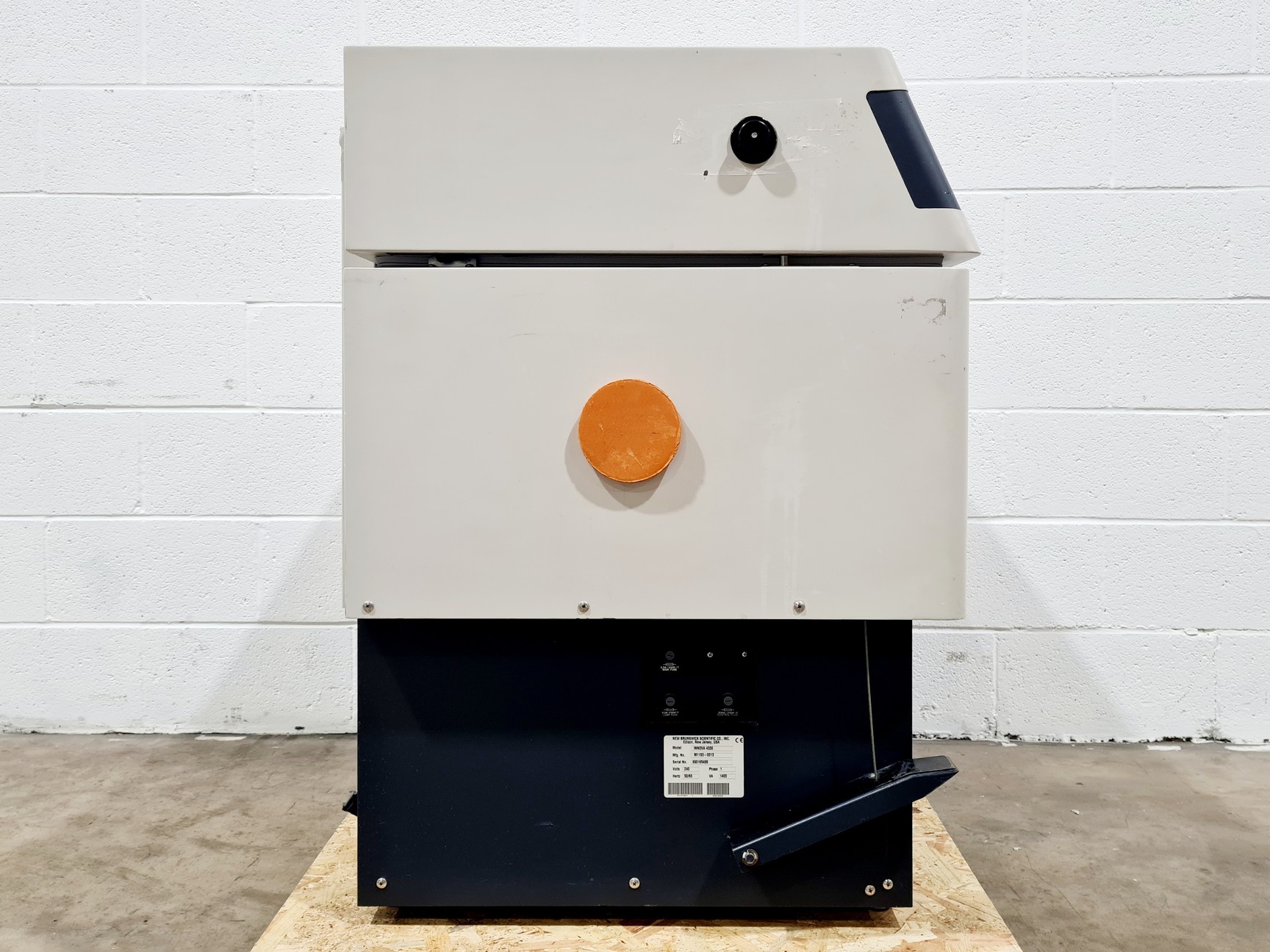 Image of New Brunswick Scientific Innova 4330 Shaking Incubator 