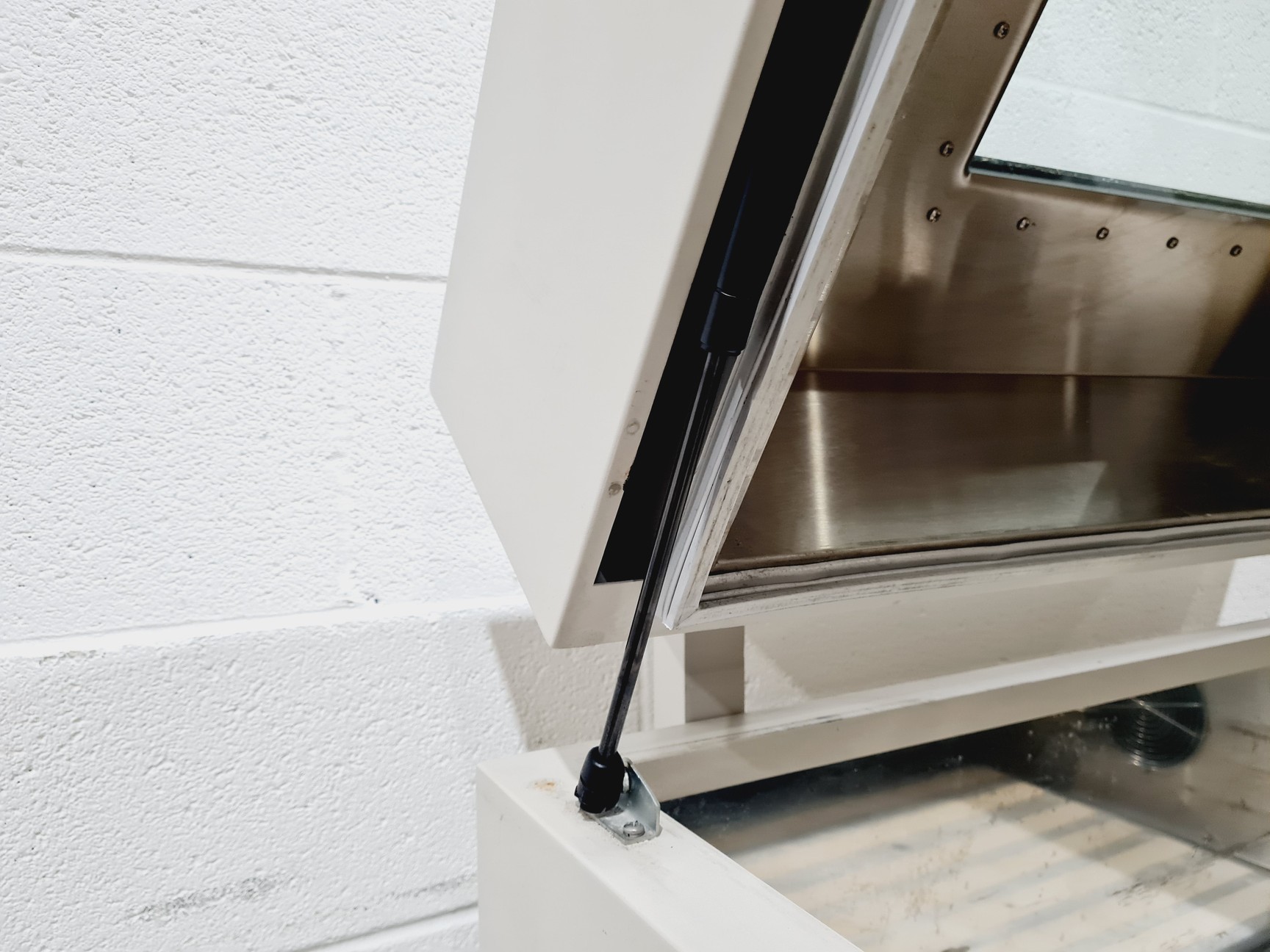 Image of New Brunswick Scientific Innova 4330 Shaking Incubator 