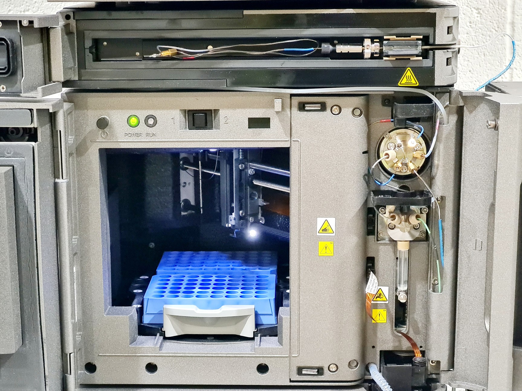 Image of Waters ACQUITY Premier UPLC PDA System, FLR, PDA, Binary Solvent Chromatography 
