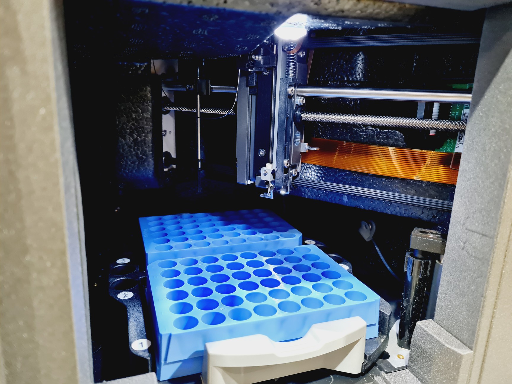 Image of Waters ACQUITY Premier UPLC PDA System, FLR, PDA, Binary Solvent Chromatography 