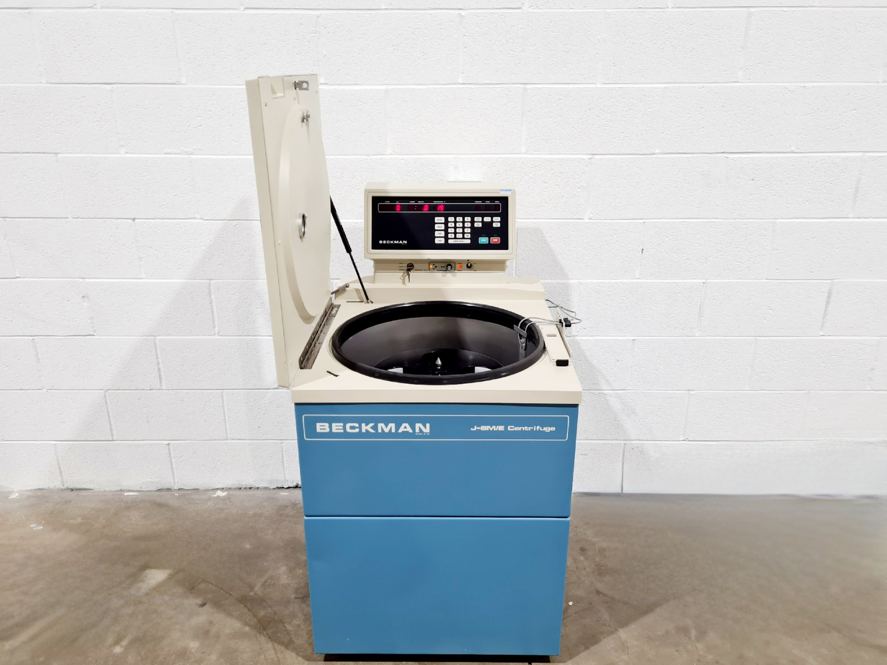 Image of Beckman J-6M/E Centrifuge with JE-5.0 Elutriator Rotor & Strobe Light