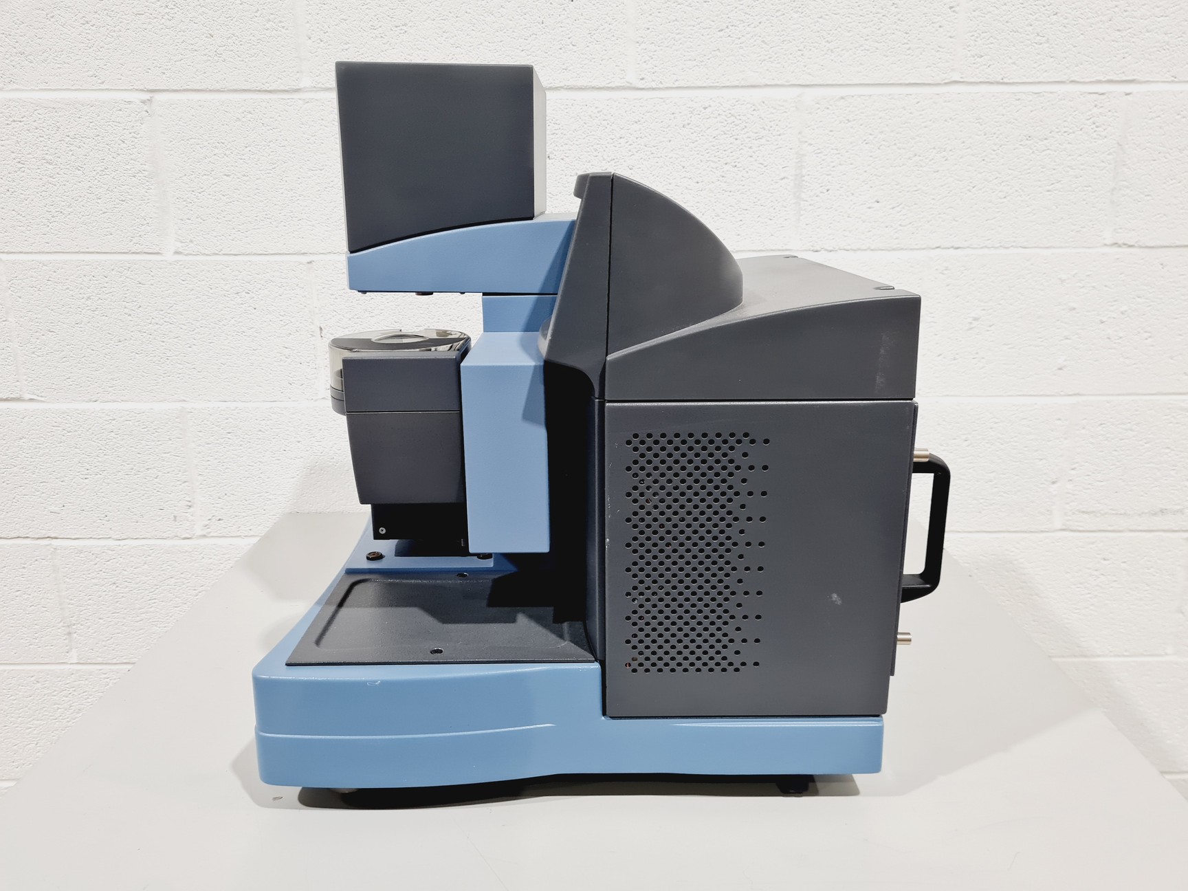 Image of TA Instruments Q5000 SA Dynamic Vapor Sorption (DVS) analyzer