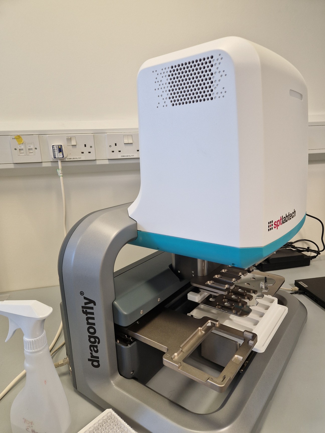 Image of SPT Labtech Dragonfly® Discovery 3-Head Liquid Handling System with Laptop Lab
