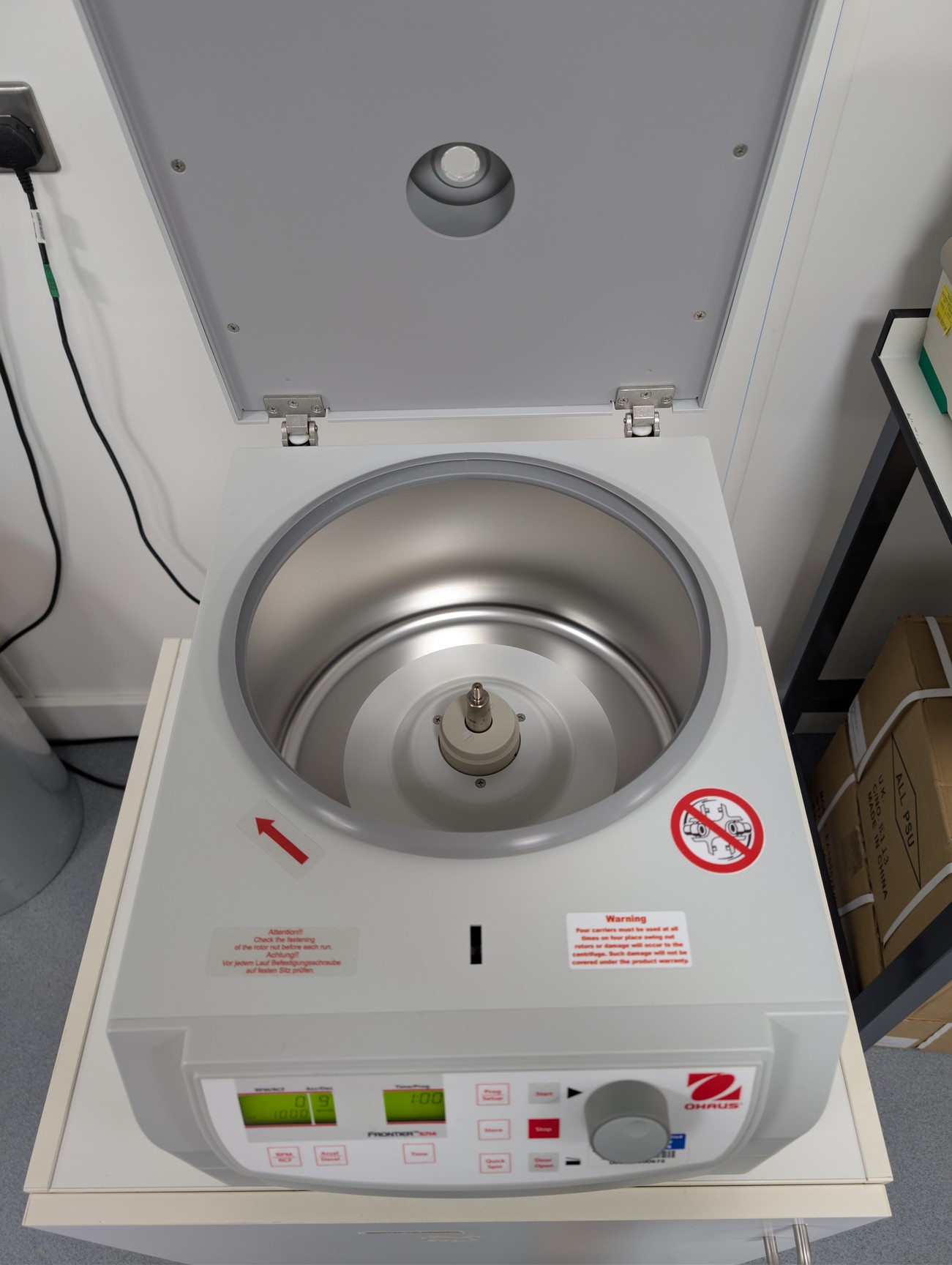 Image of OHAUS Frontier 5714 Centrifuge Lab