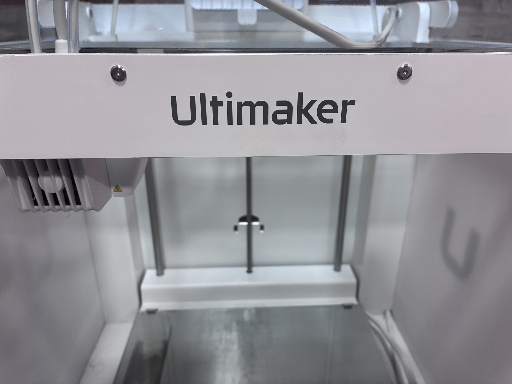 Image of Ultimaker S5 3D Printer with Air Manager and Material Station