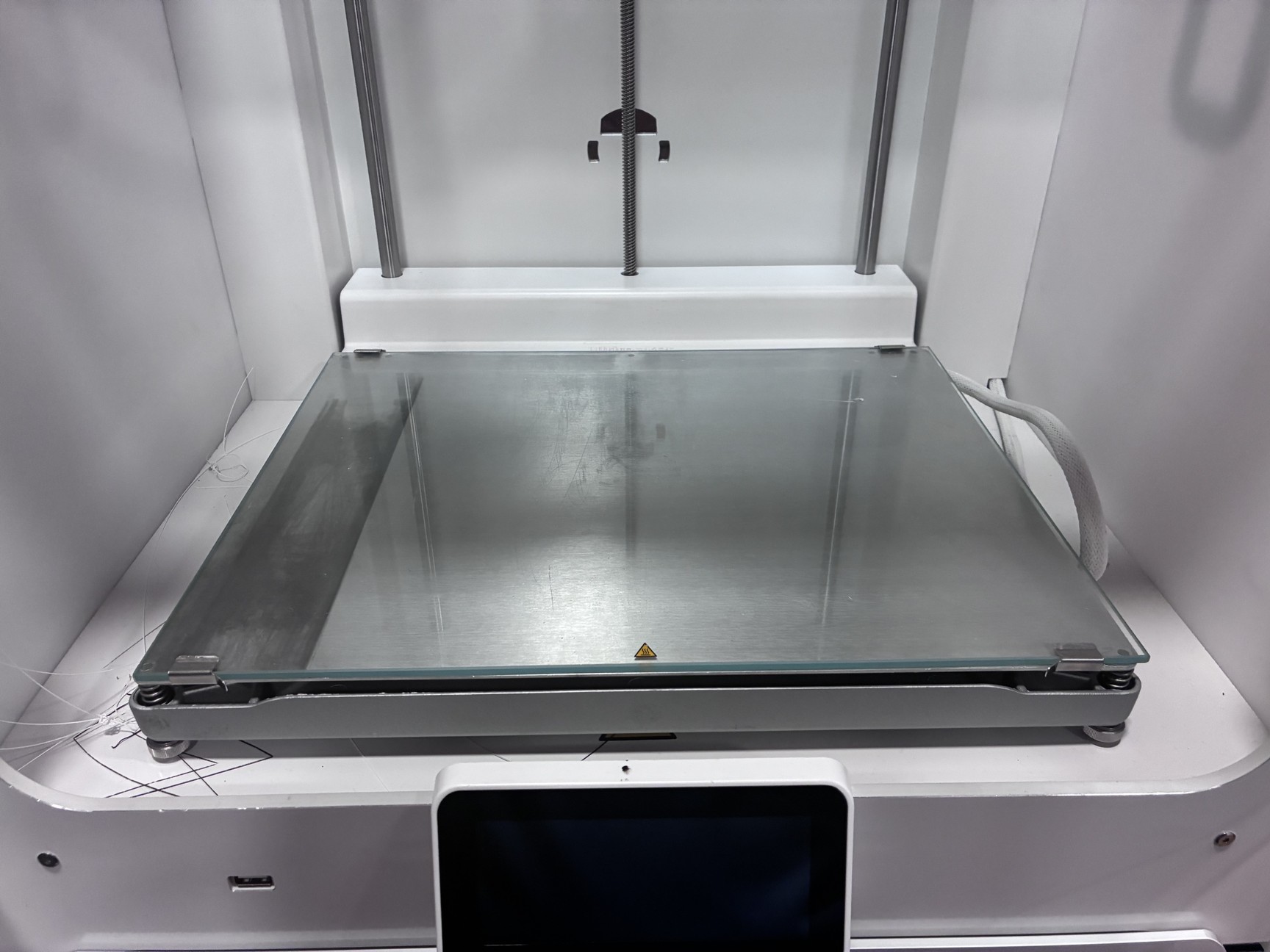 Image of Ultimaker S5 3D Printer with Air Manager and Material Station