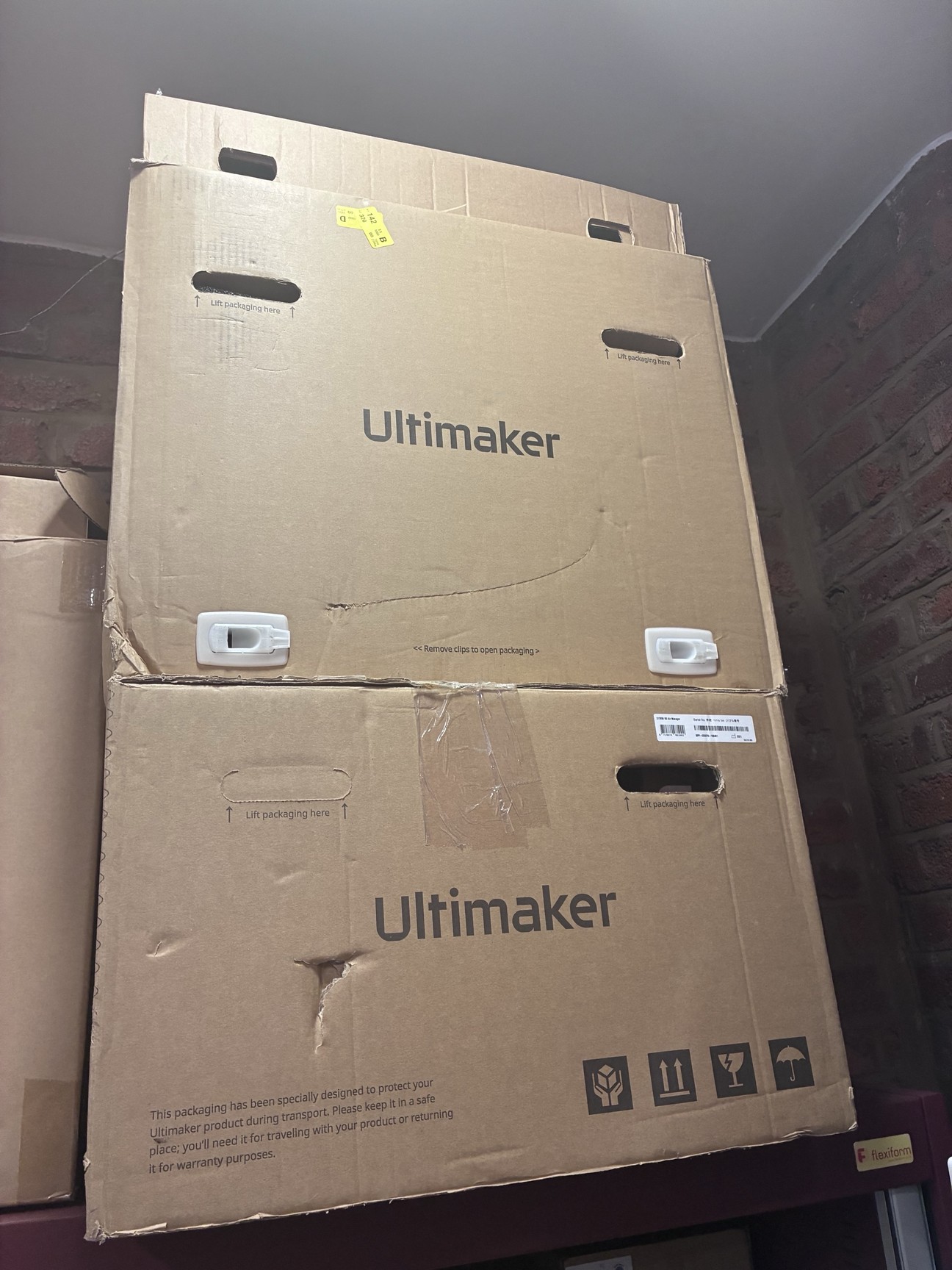 Image of Ultimaker S5 3D Printer with Air Manager and Material Station