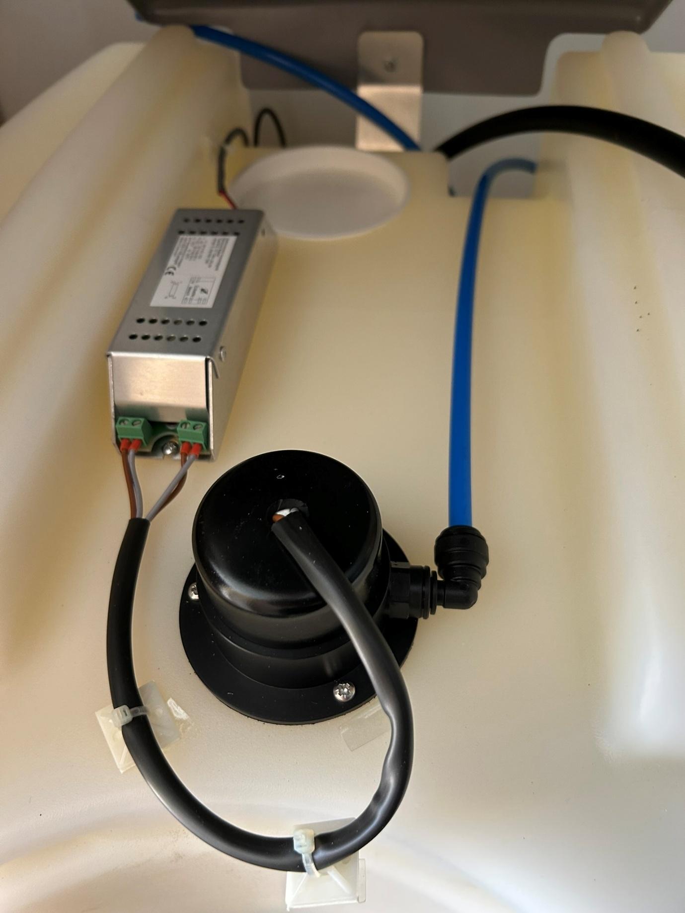 Image of SUEZ Select Analyst 320 Water Purification System with 100 L UV Tank