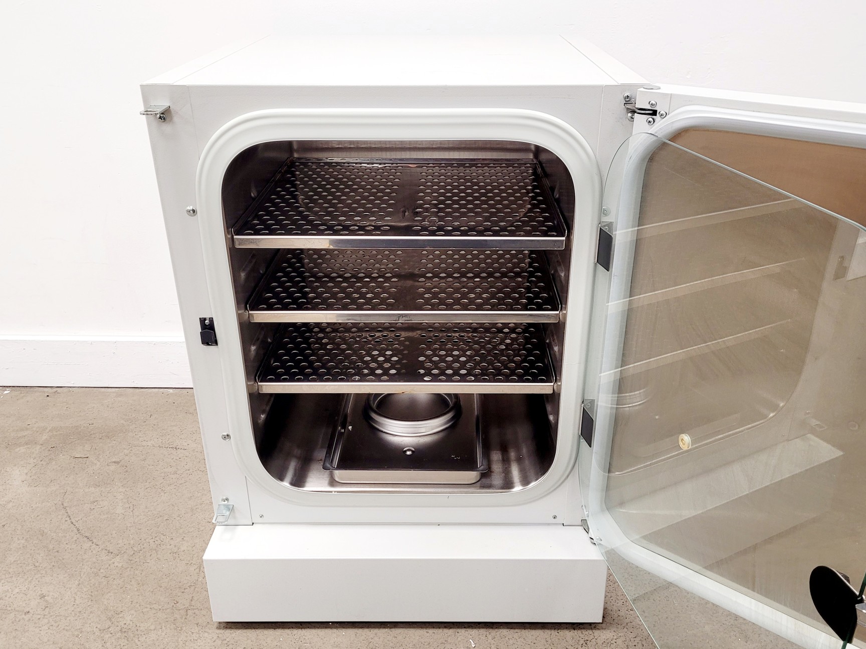Image of Binder CB 150 Floorstanding Incubator