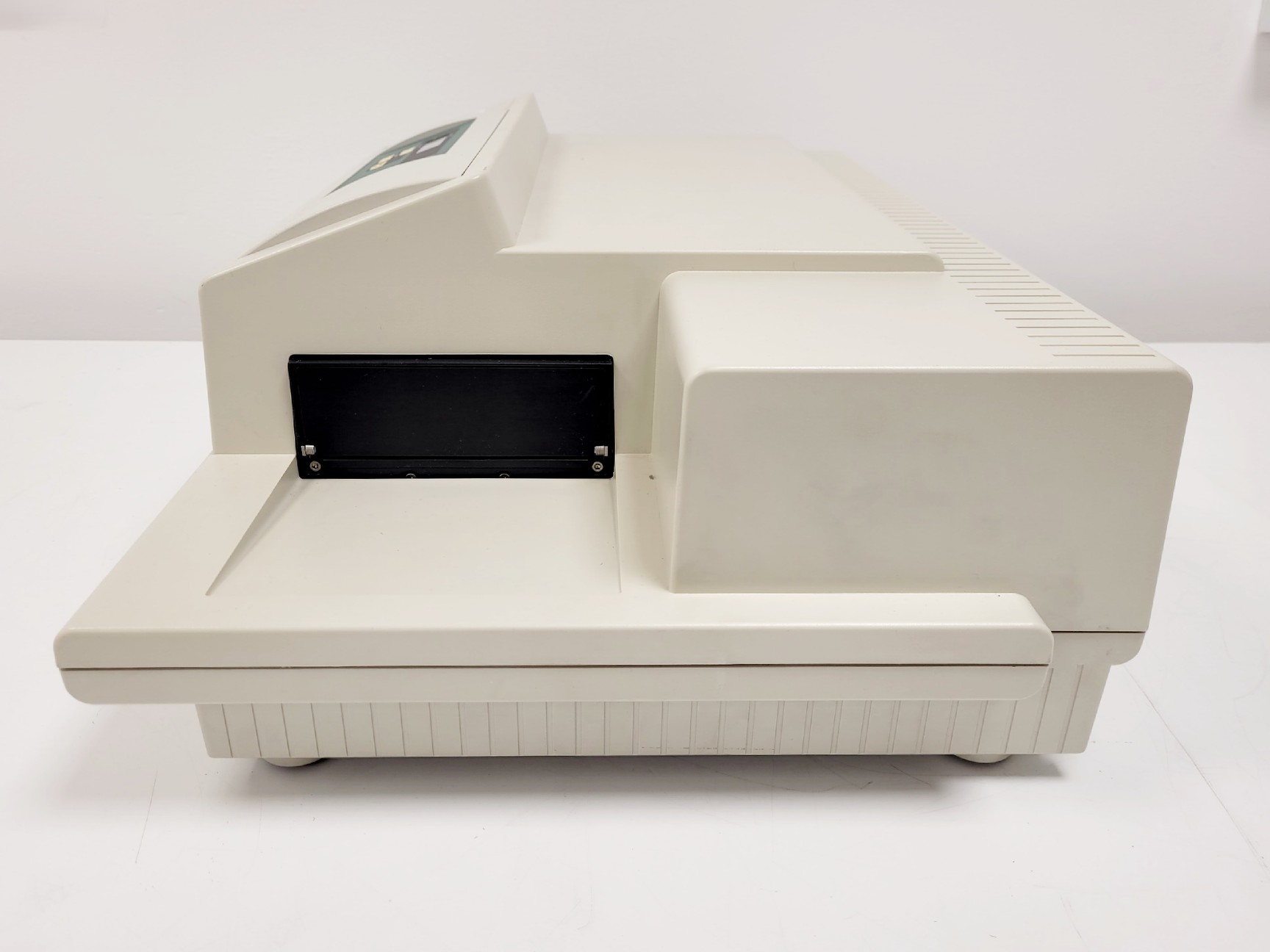 Image of Molecular Devices VersaMax Tunable Microplate Reader Lab