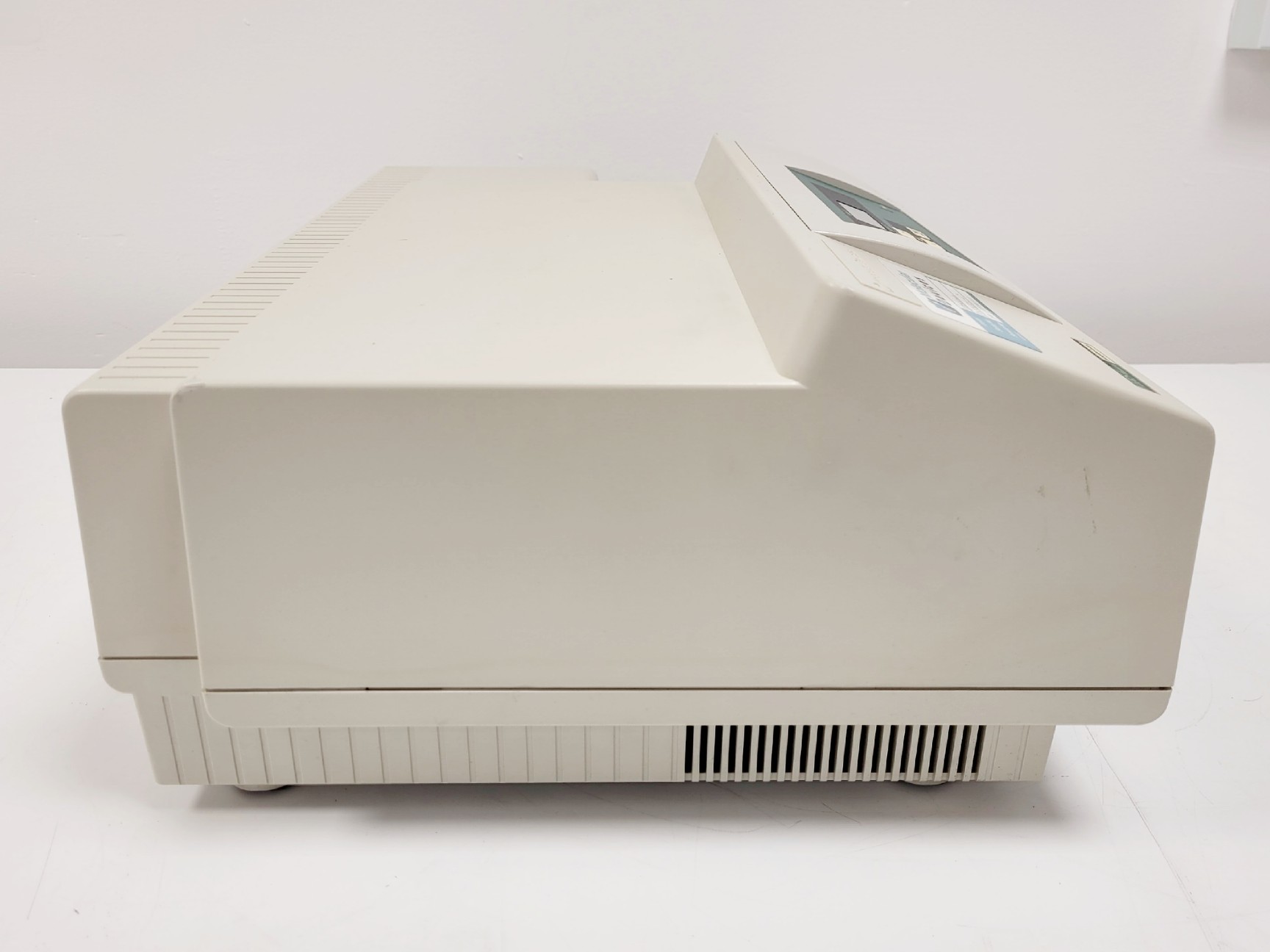 Image of Molecular Devices VersaMax Tunable Microplate Reader Lab