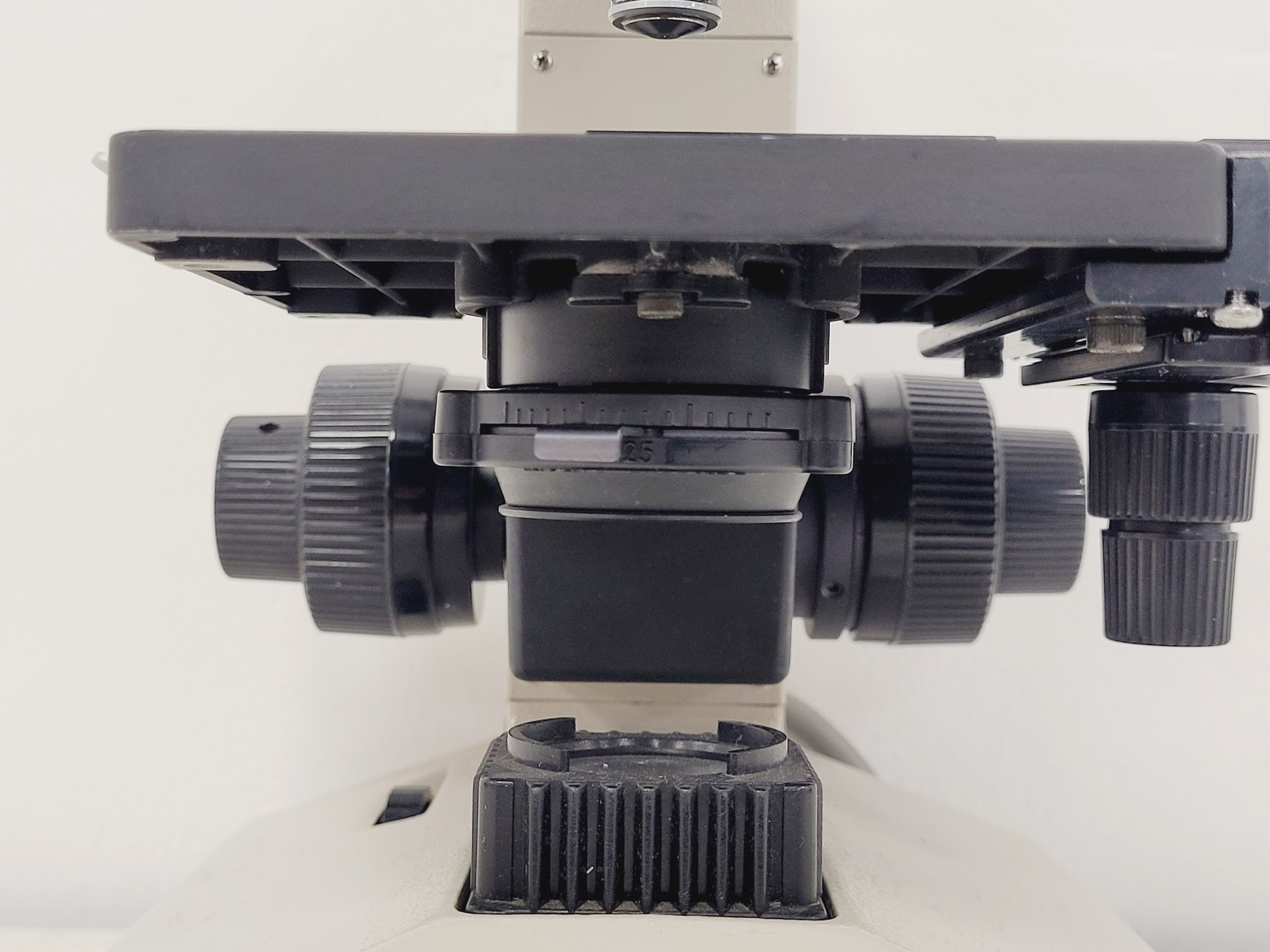 Image of Nikon SE Compound Microscope w/ 4 x Objectives (4x/10x/40x/100x)