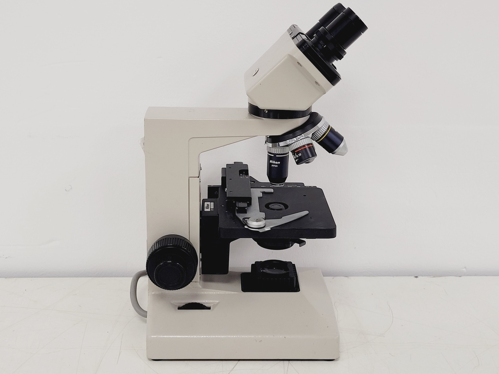 Image of Nikon SE Compound Microscope w/ 4 x Objectives (4x/10x/40x/100x)