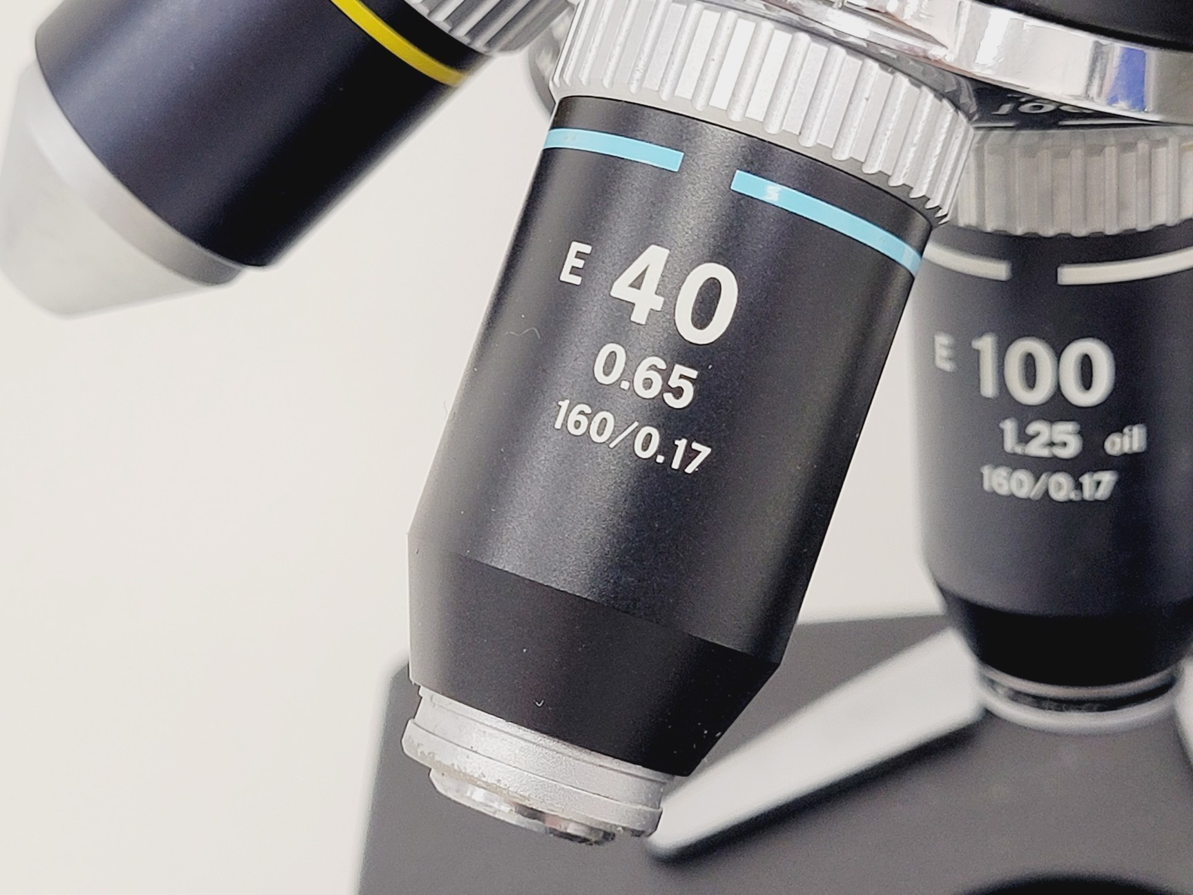 Image of Nikon SE Compound Microscope w/ 4 x Objectives (4x/10x/40x/100x)
