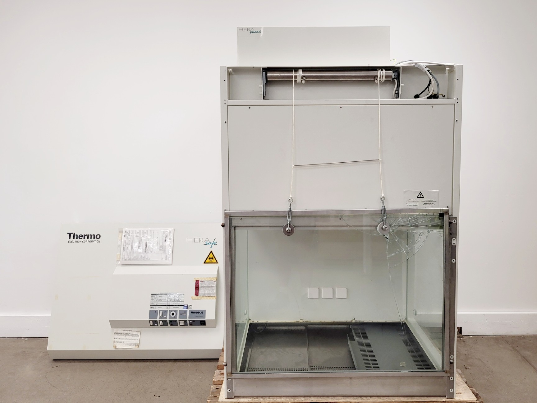 Image of Thermo Fisher HeraSafe HS9 Class 2 Biological Safety Cabinet