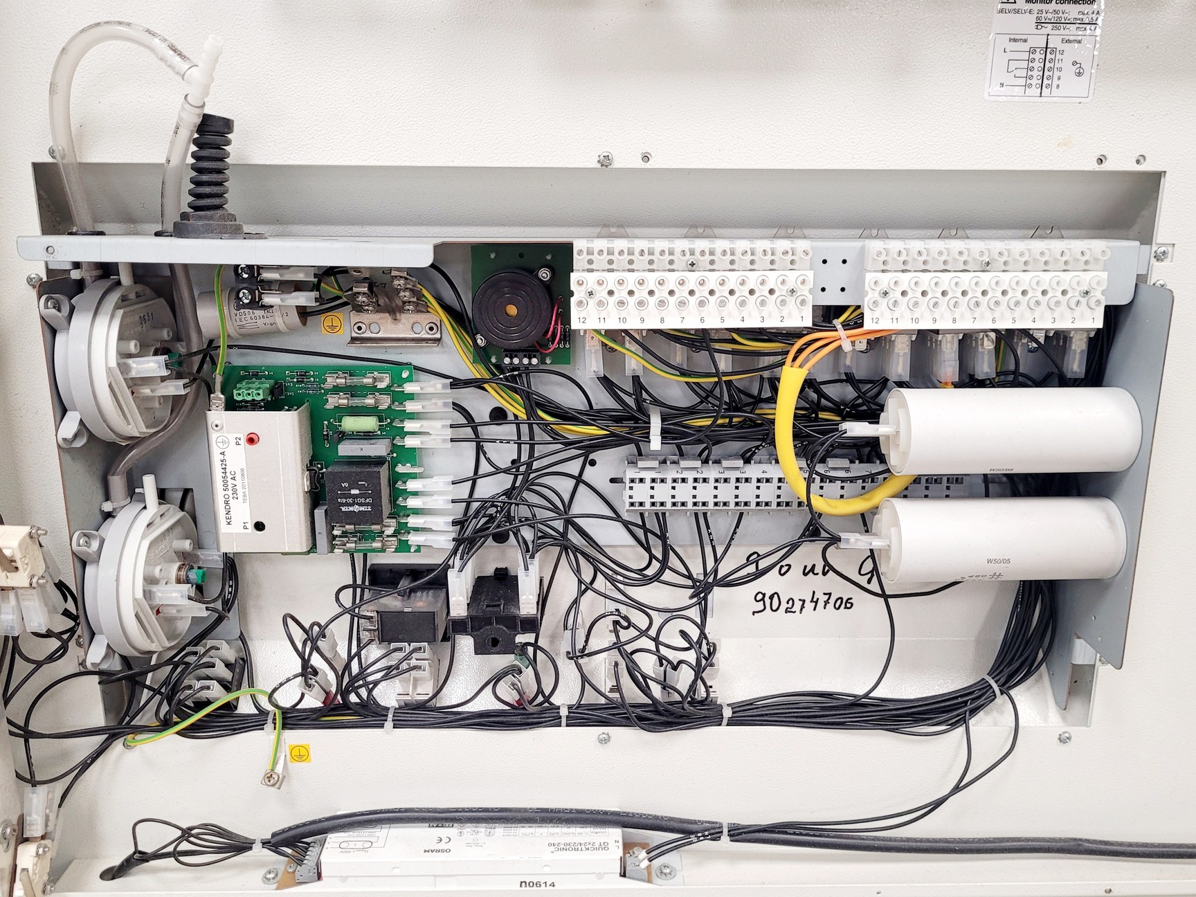 Image of Thermo Fisher HeraSafe HS9 Class 2 Biological Safety Cabinet