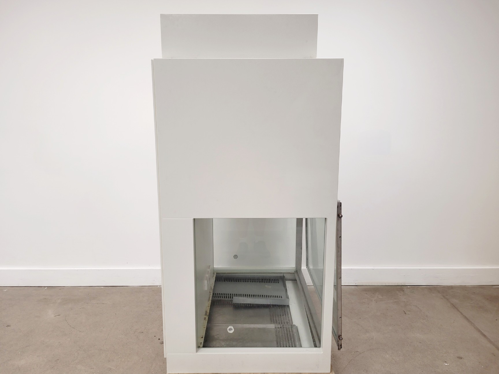 Image of Thermo Fisher HeraSafe HS9 Class 2 Biological Safety Cabinet