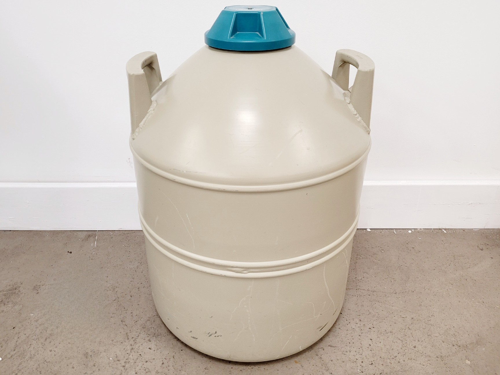 Image of MVE LAB30 Nitrogen Storage Dewar / Tank Laboratory 30L Cryogenic