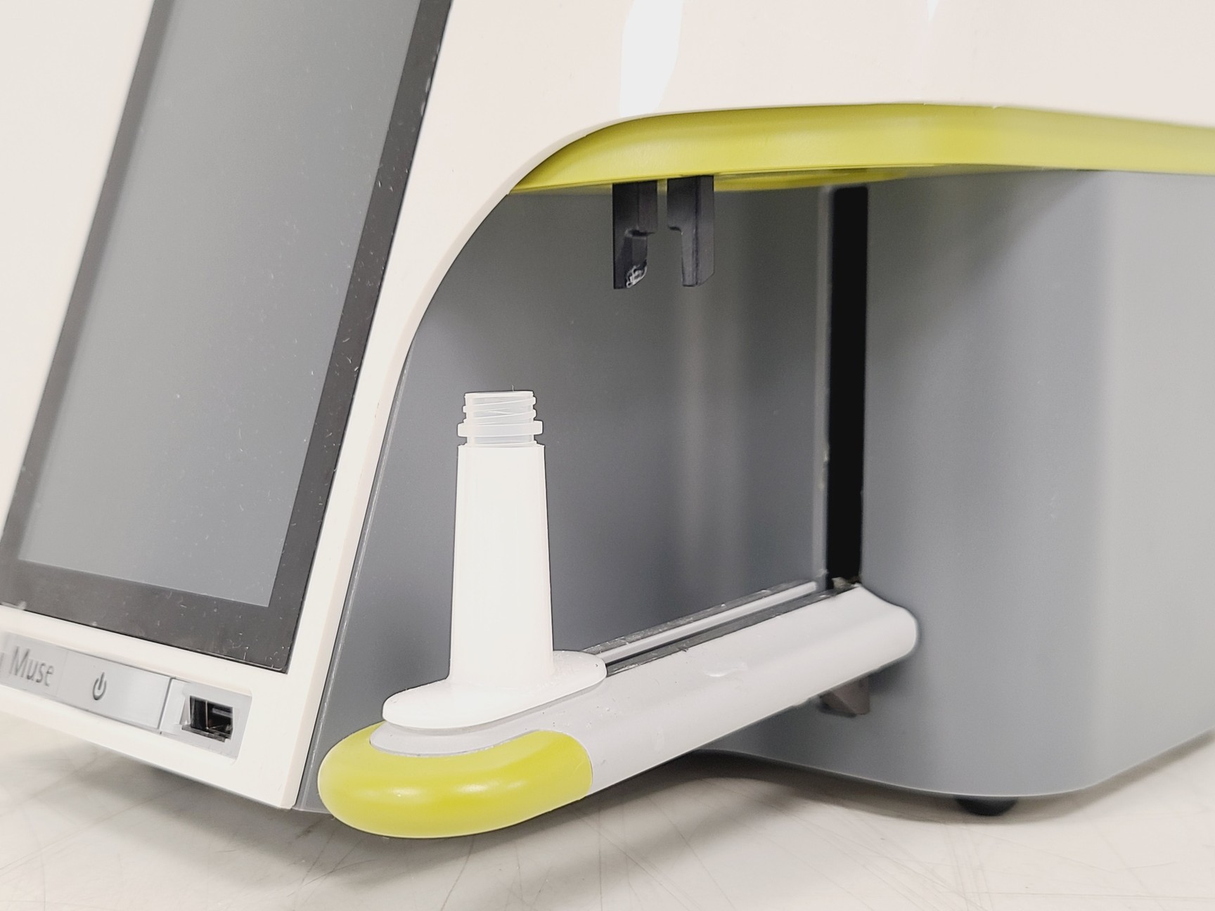 Image of Luminex Guava Muse Benchtop Cell Analyser w/ 5 x Waste/Wash Bottles Lab