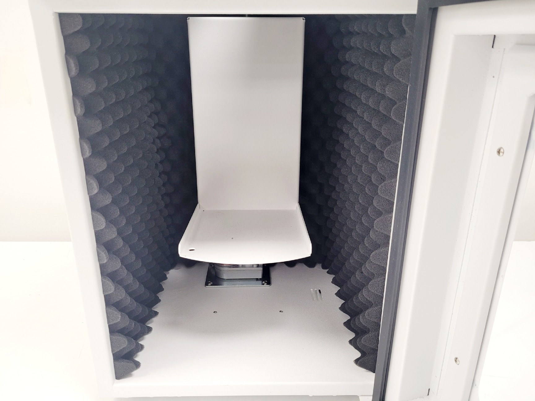 Image of Benchmark Pulse 650 Ultrasonic Homogeniser Soundproof Enclosure