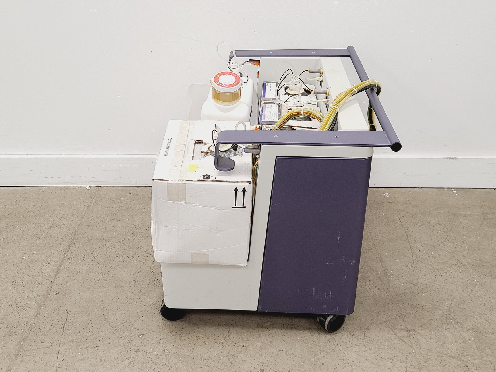 Image of BD FACSCanto II Flow Cytometer w/ Fluidics Cart, PC and Accessories