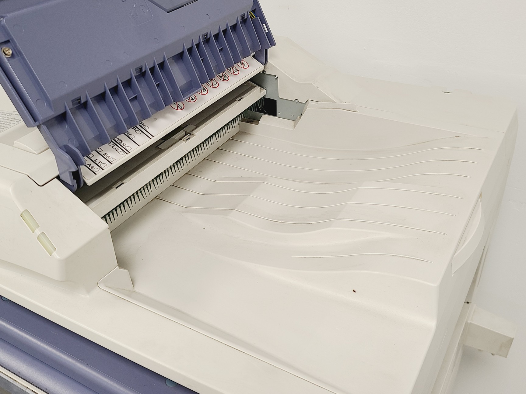 Image of Toshiba E-Studio 2550C Multifunctional Digital Colour System w/ Wheelbase