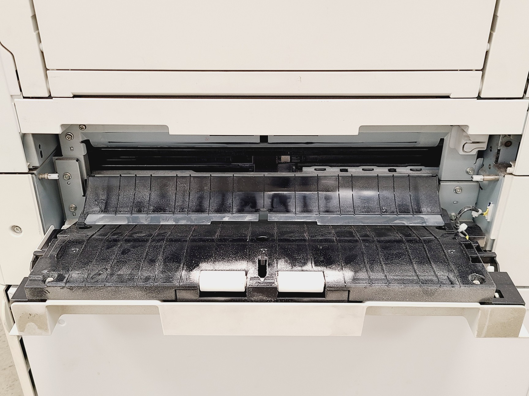 Image of Toshiba E-Studio 2550C Multifunctional Digital Colour System w/ Wheelbase