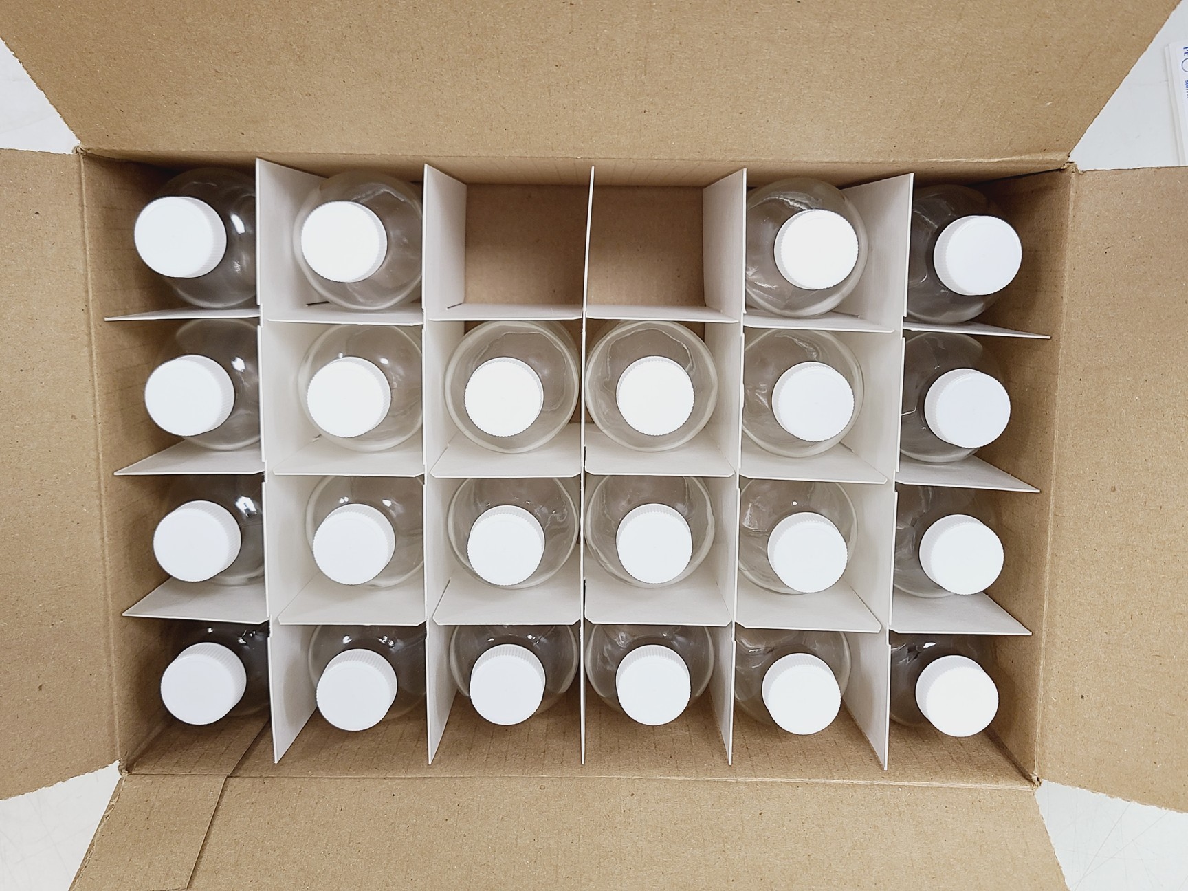 Image of Job lot of 624 4oz Glass Bottles (Thermo Fisher & Wheaton) W216808