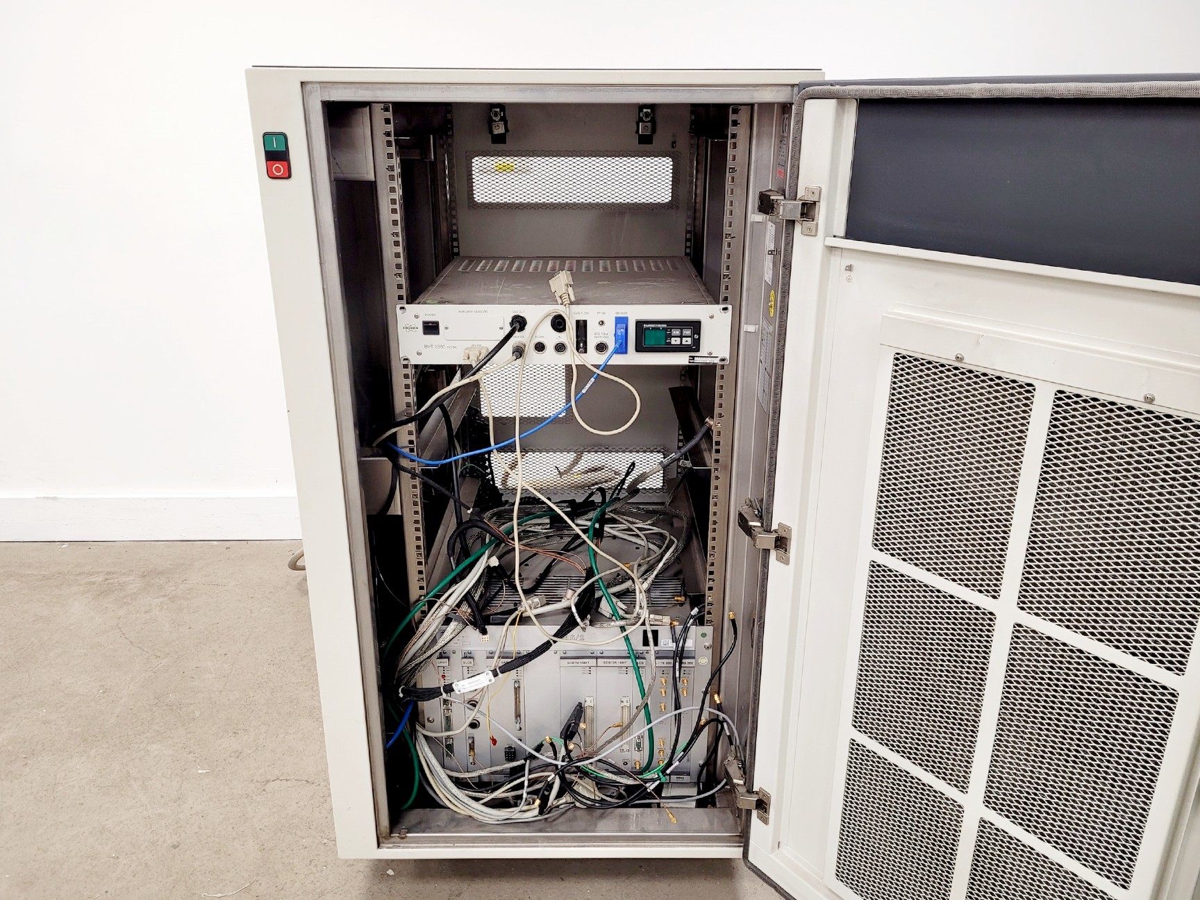 Image of Bruker Avance 400 TYP H03128 / 1 AV Single Bay Electronics Console