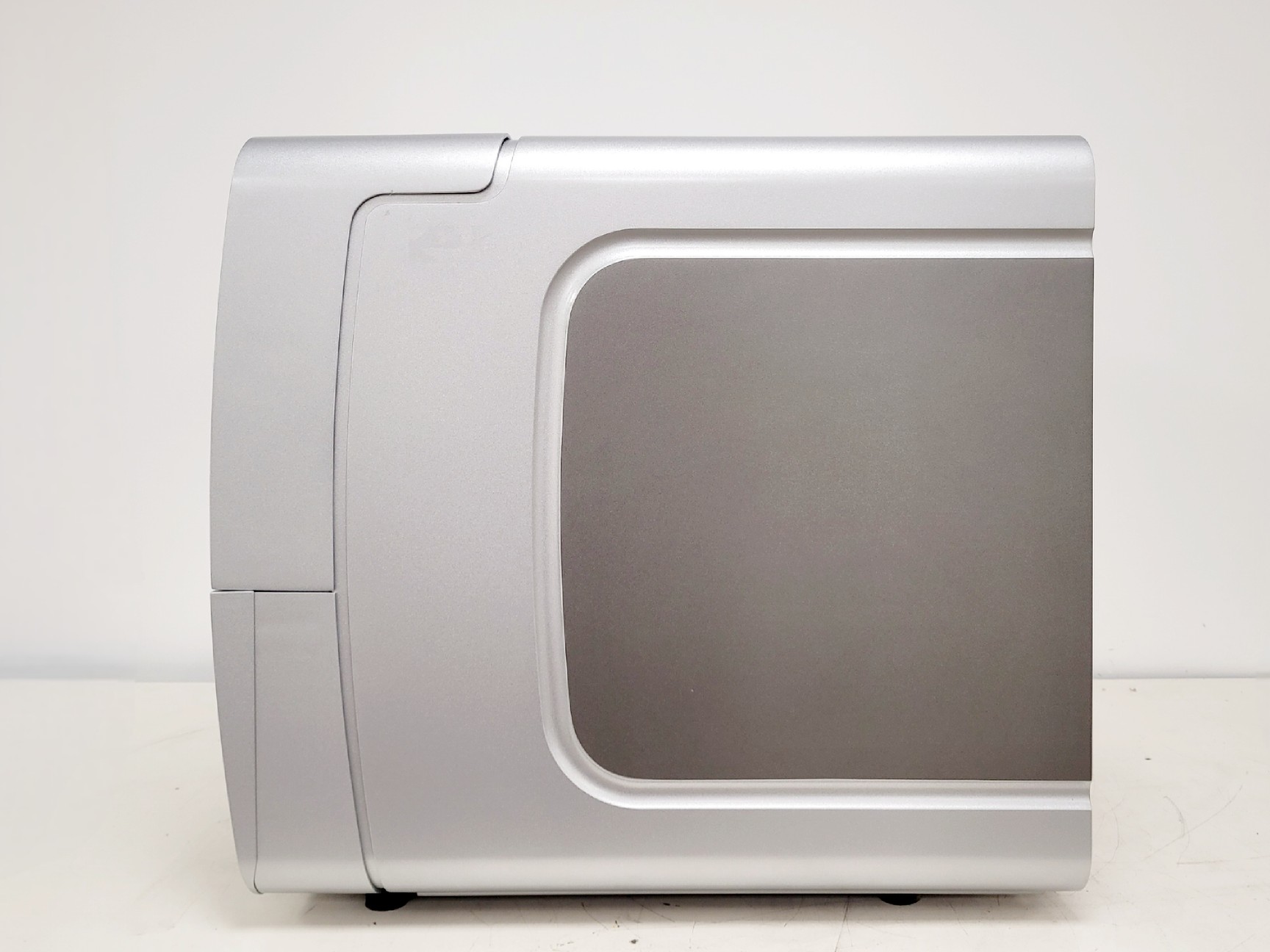 Image of QIAGEN QIAcube Nucleic Acid Purification System Lab