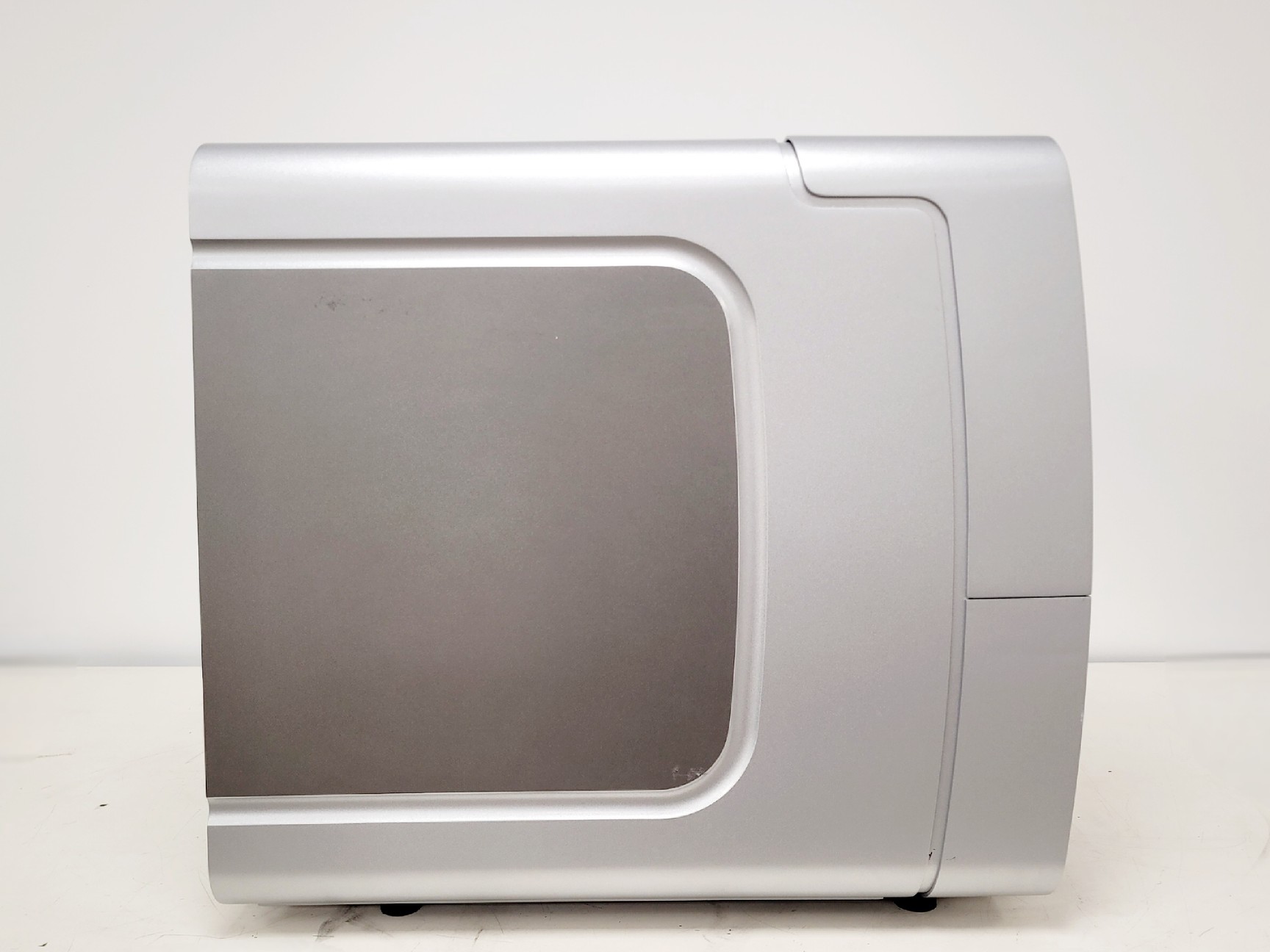 Image of QIAGEN QIAcube Nucleic Acid Purification System Lab