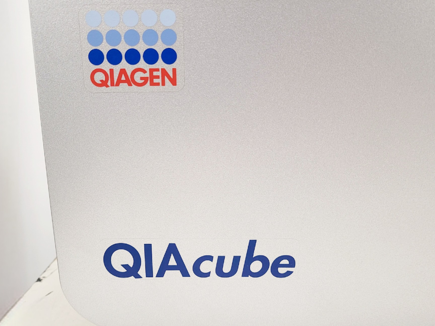 Image of QIAGEN QIAcube Nucleic Acid Purification System Lab
