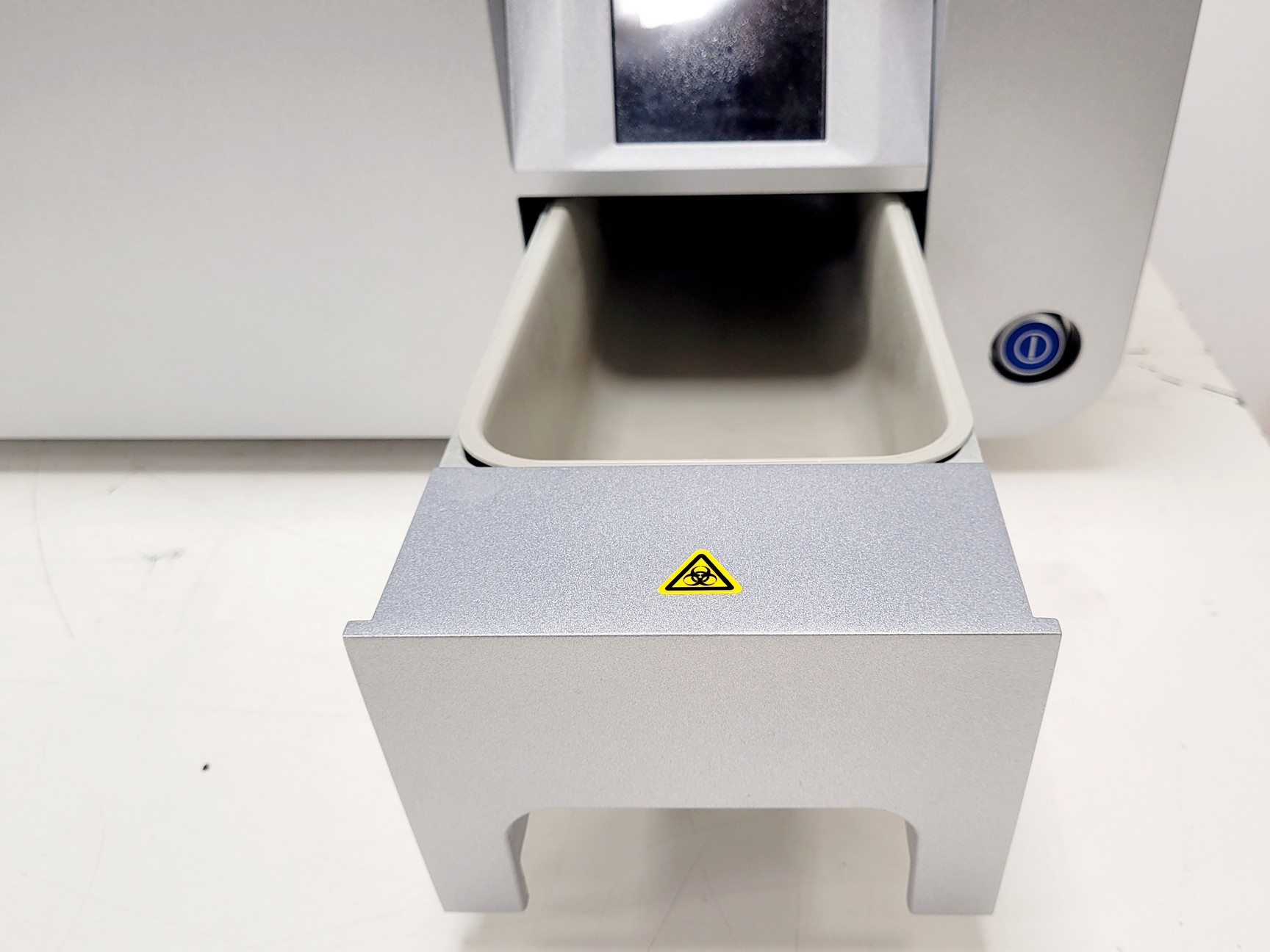 Image of QIAGEN QIAcube Nucleic Acid Purification System Lab