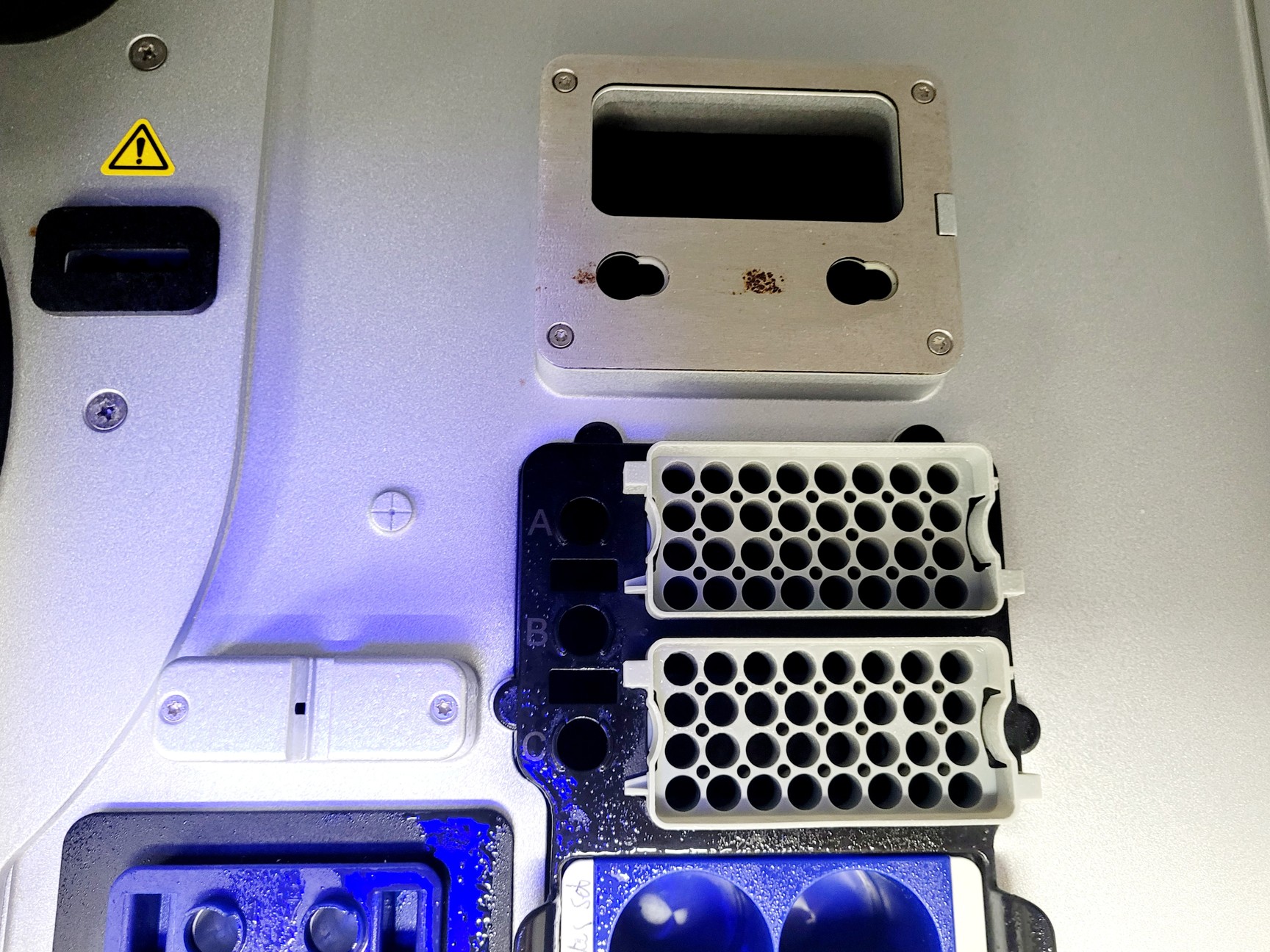 Image of QIAGEN QIAcube Nucleic Acid Purification System Lab
