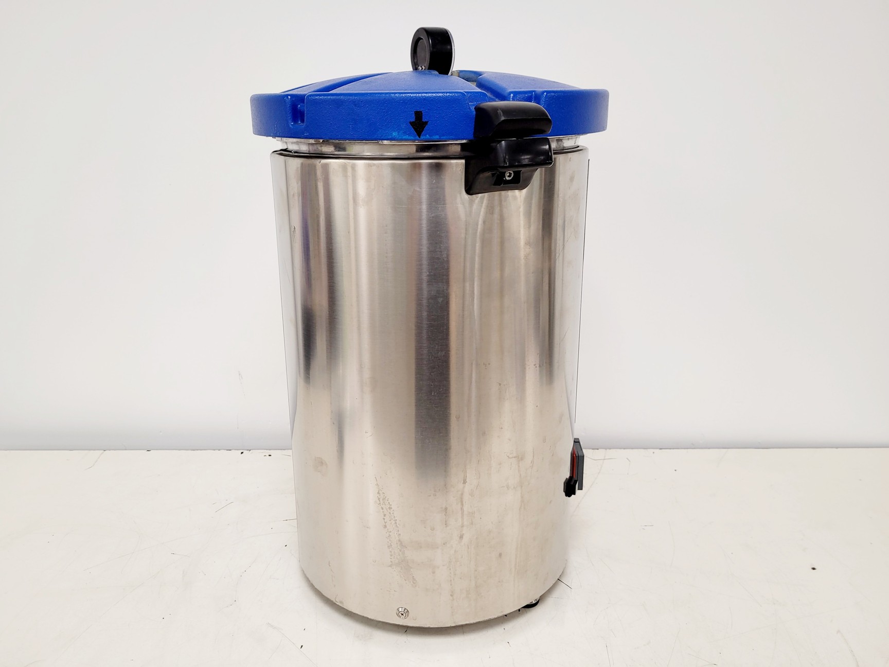 Image of VWR VAPOUR-Line Lite Autoclave ECN 481-0667