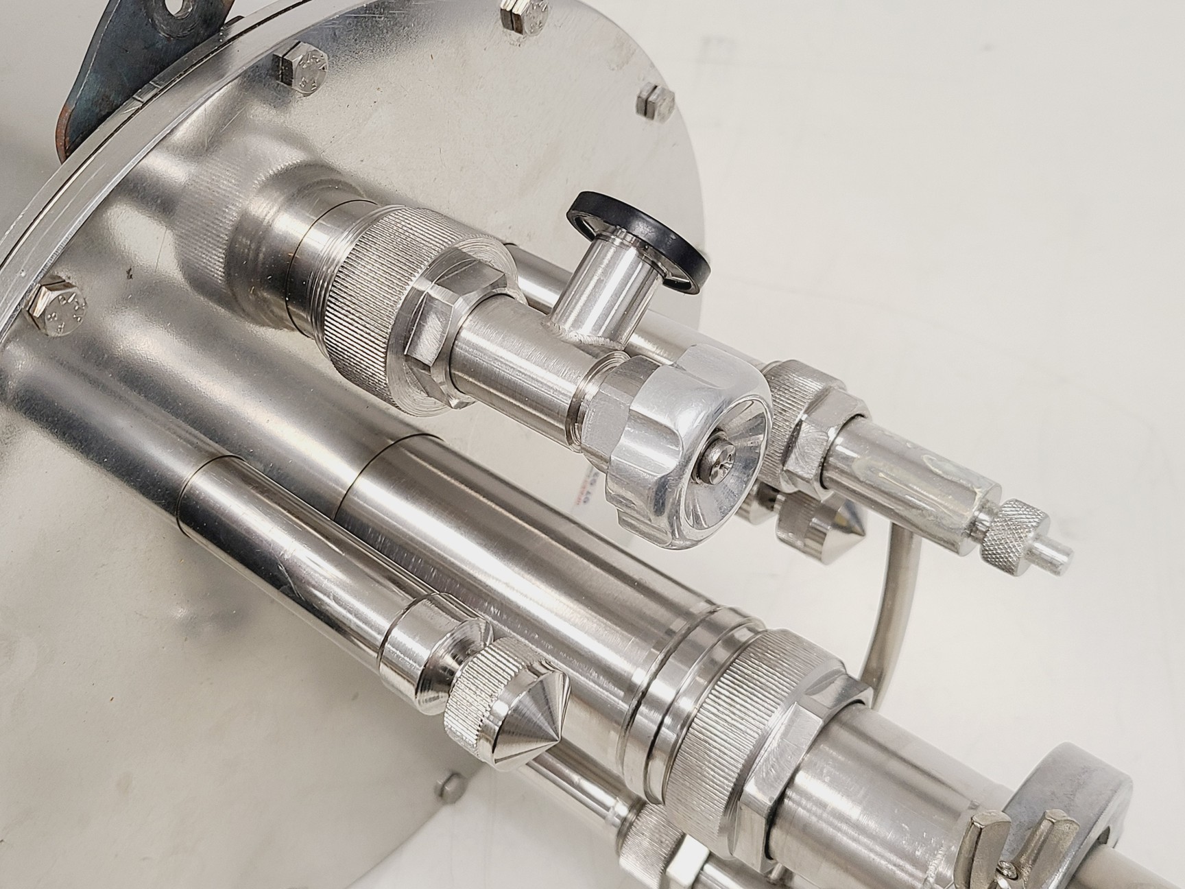 Image of FAST ComTech GMBH Bath Cryostat 07 03 35 w/ TR50 Temperature Controller
